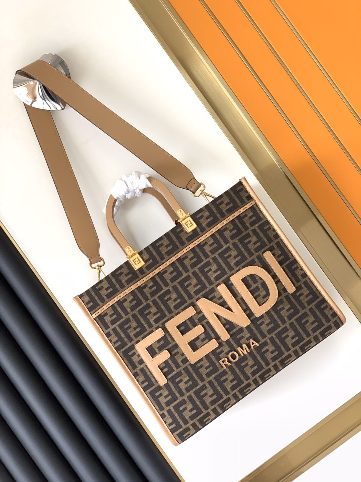 Fendi Sunshine Medium Shopping Bag - Image 9