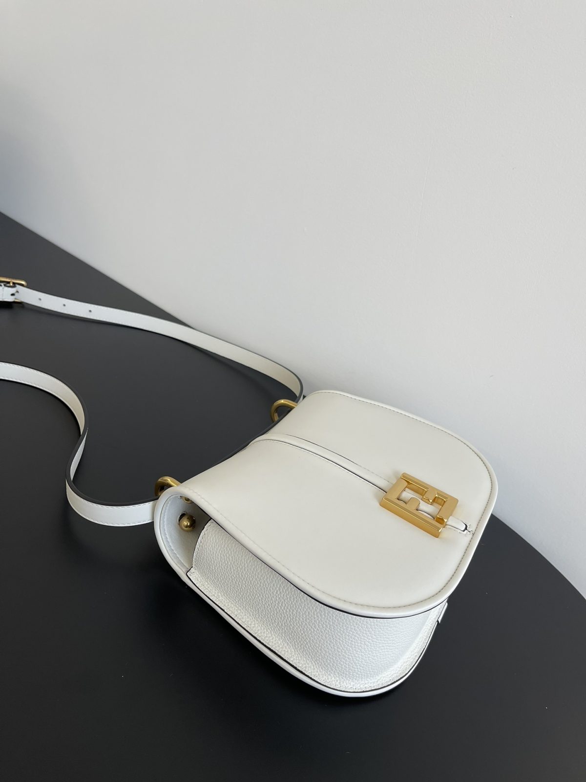 Fendi C'mon Medium Bag - Image 4