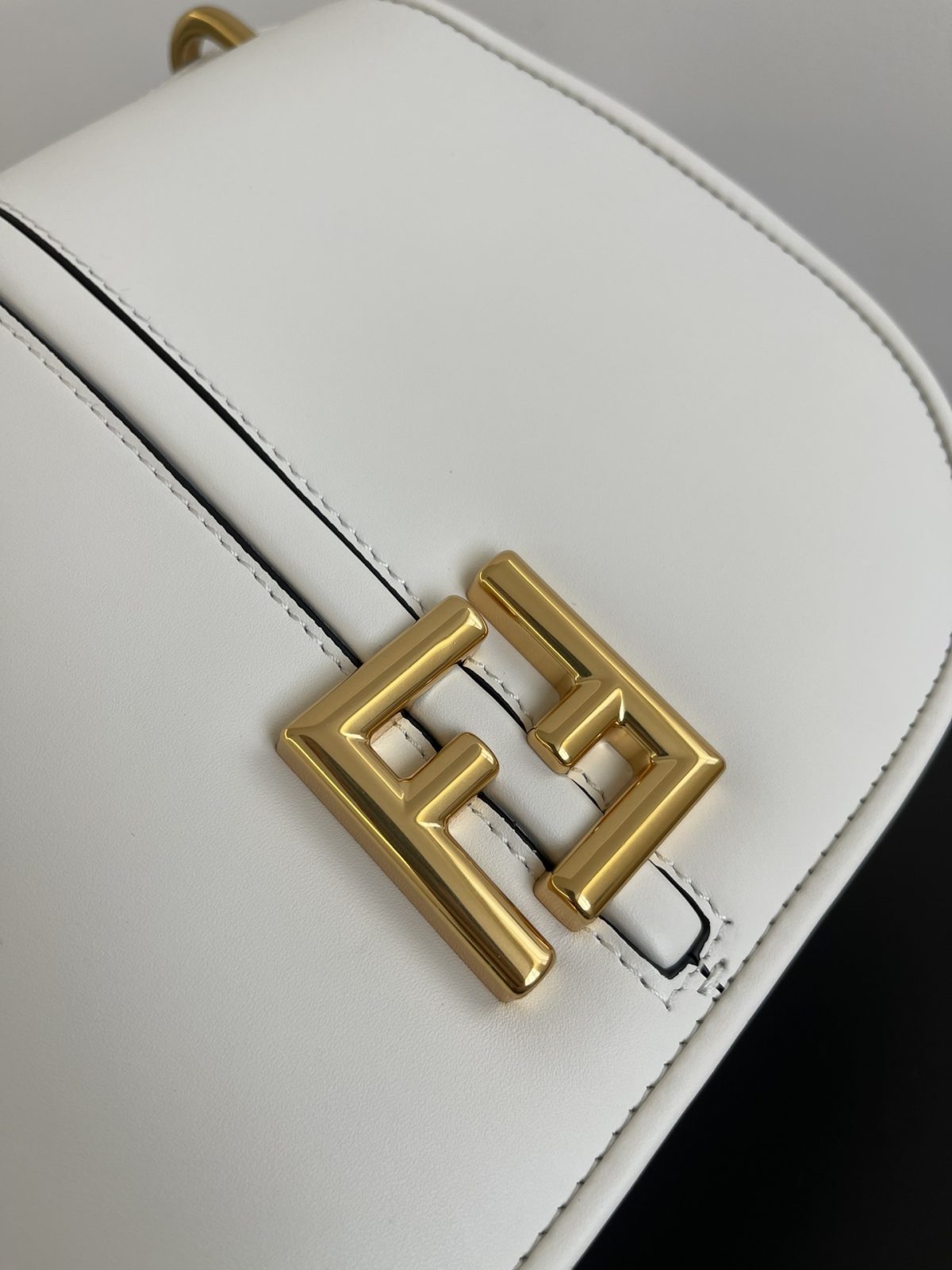 Fendi C'mon Medium Bag - Image 5