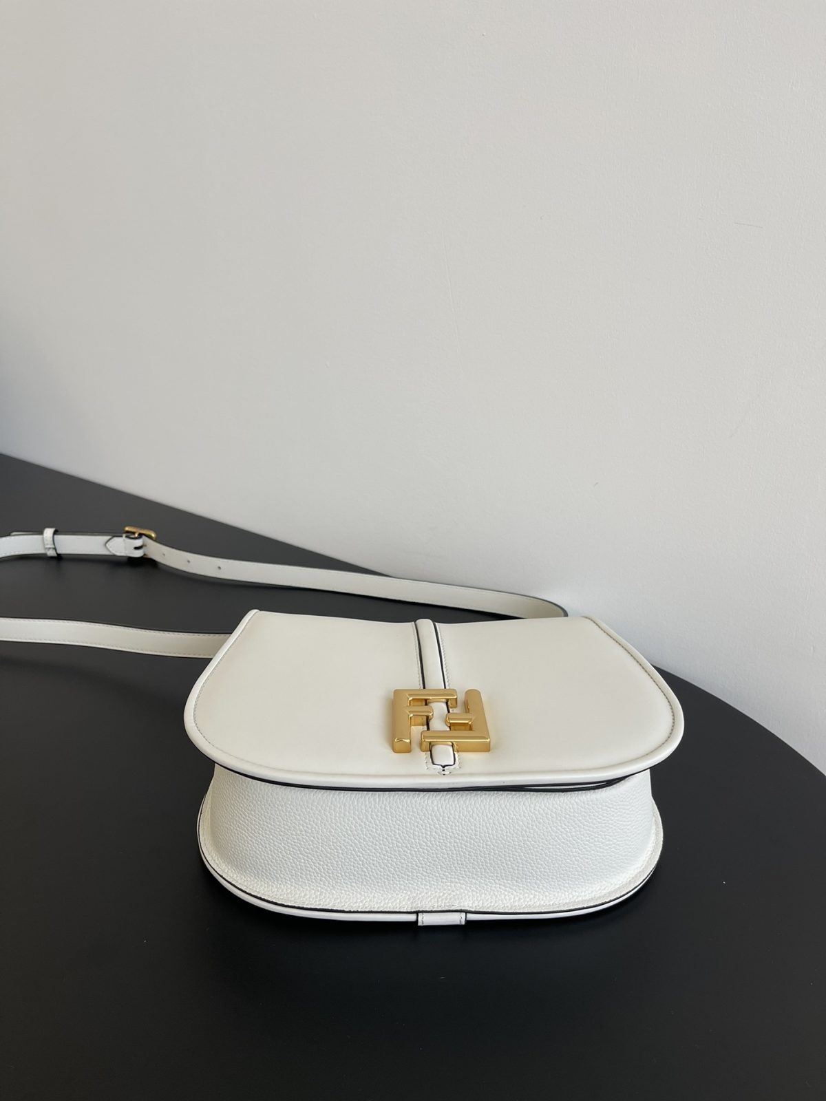 Fendi C'mon Medium Bag - Image 3