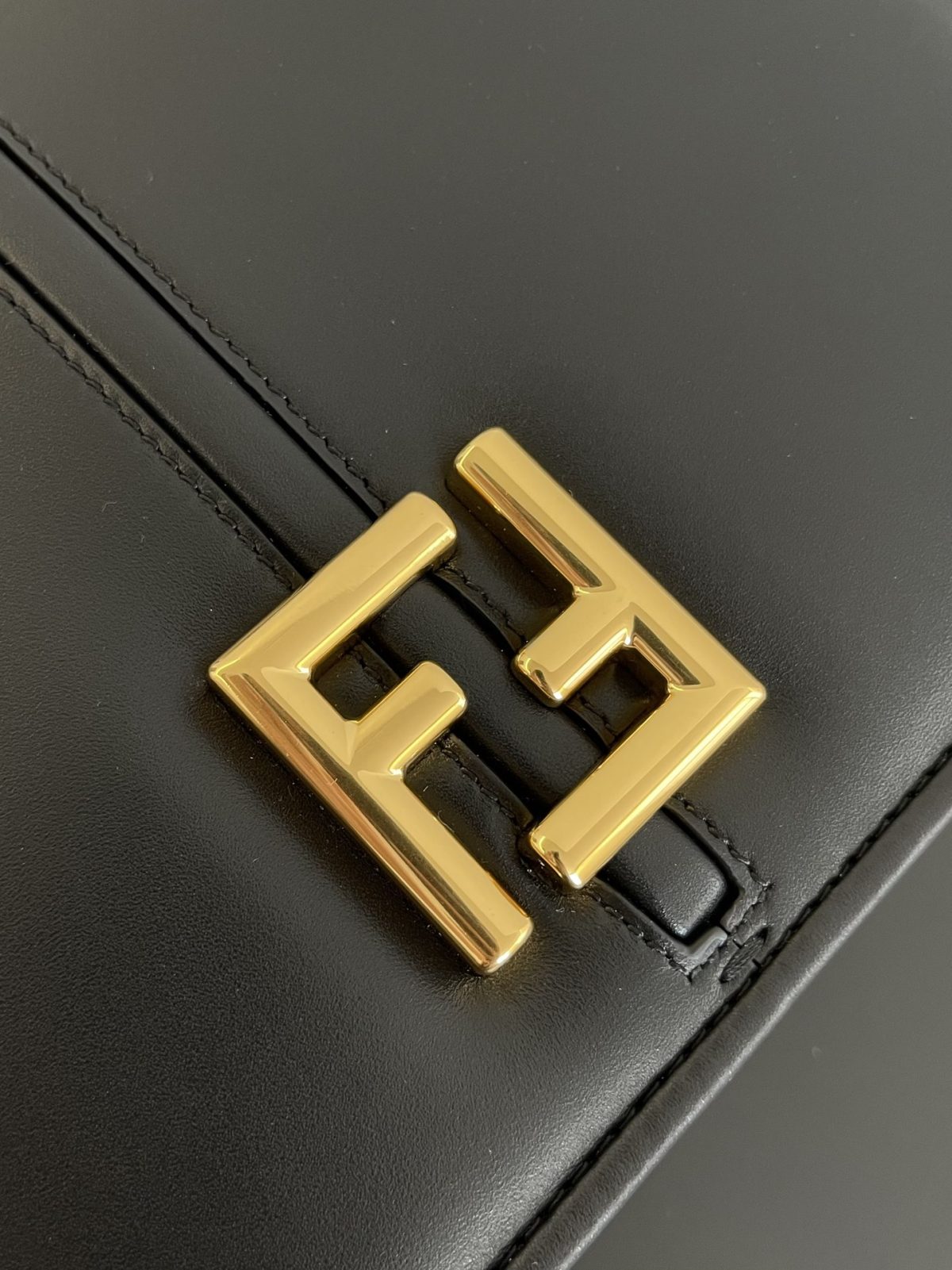 Fendi C'mon Medium Bag - Image 5