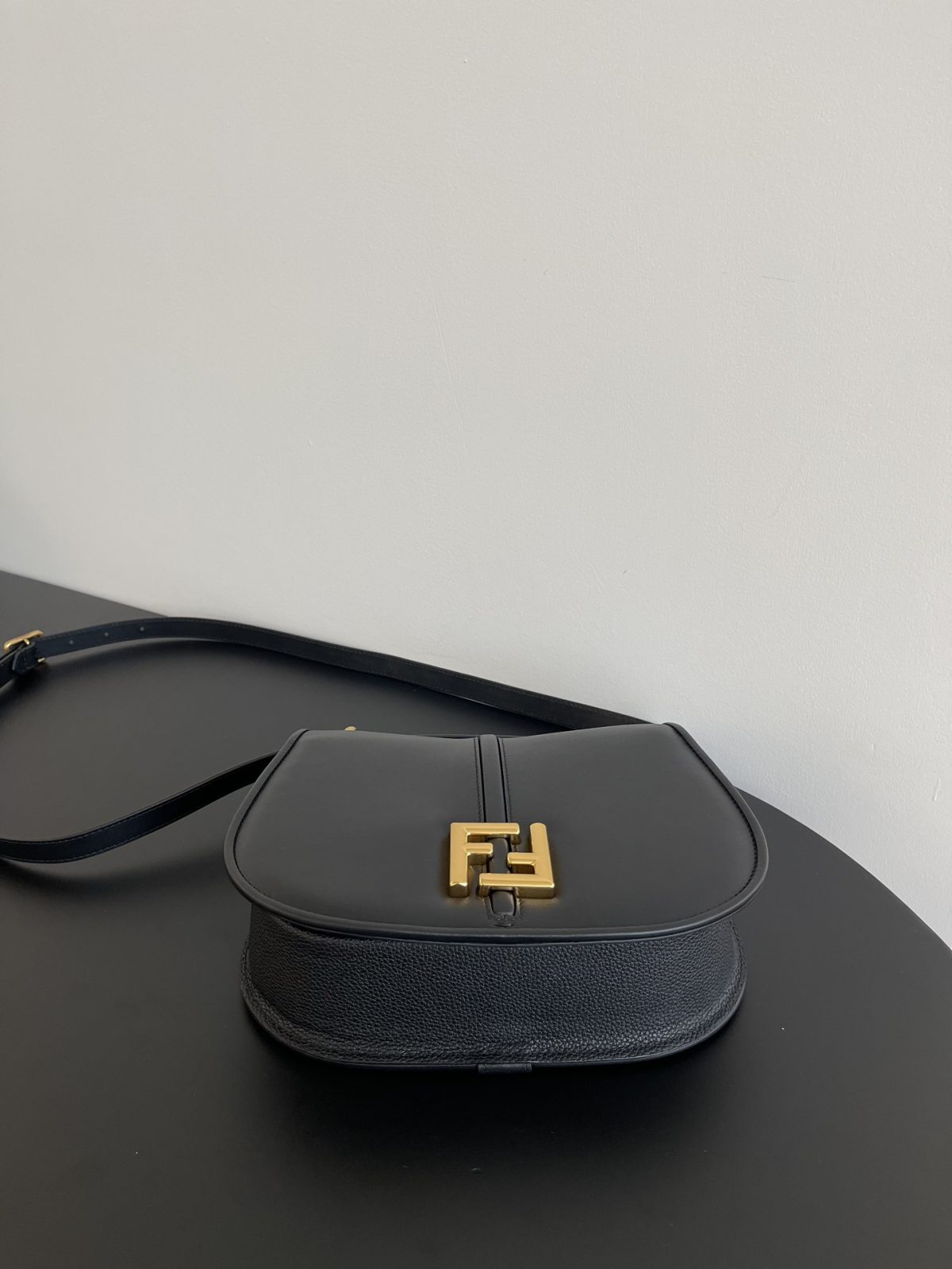 Fendi C'mon Medium Bag - Image 3