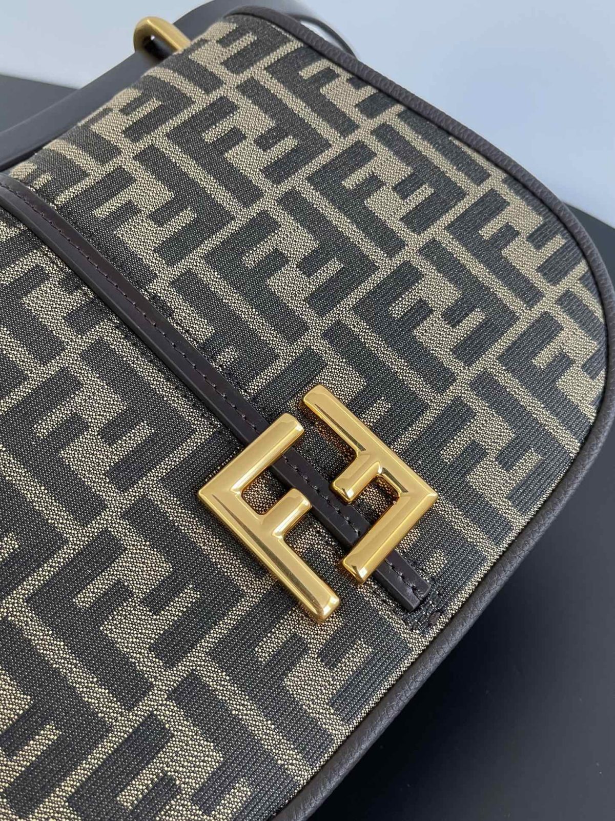 Fendi C'mon Medium Bag - Image 4