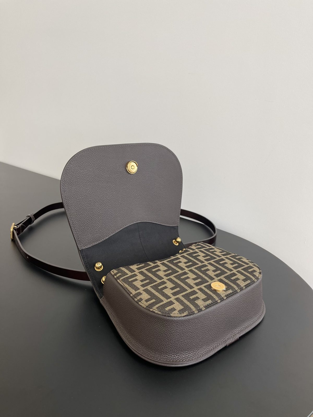 Fendi C'mon Medium Bag - Image 6