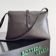 Bottega Veneta Large Shoulder Bag - Image 4