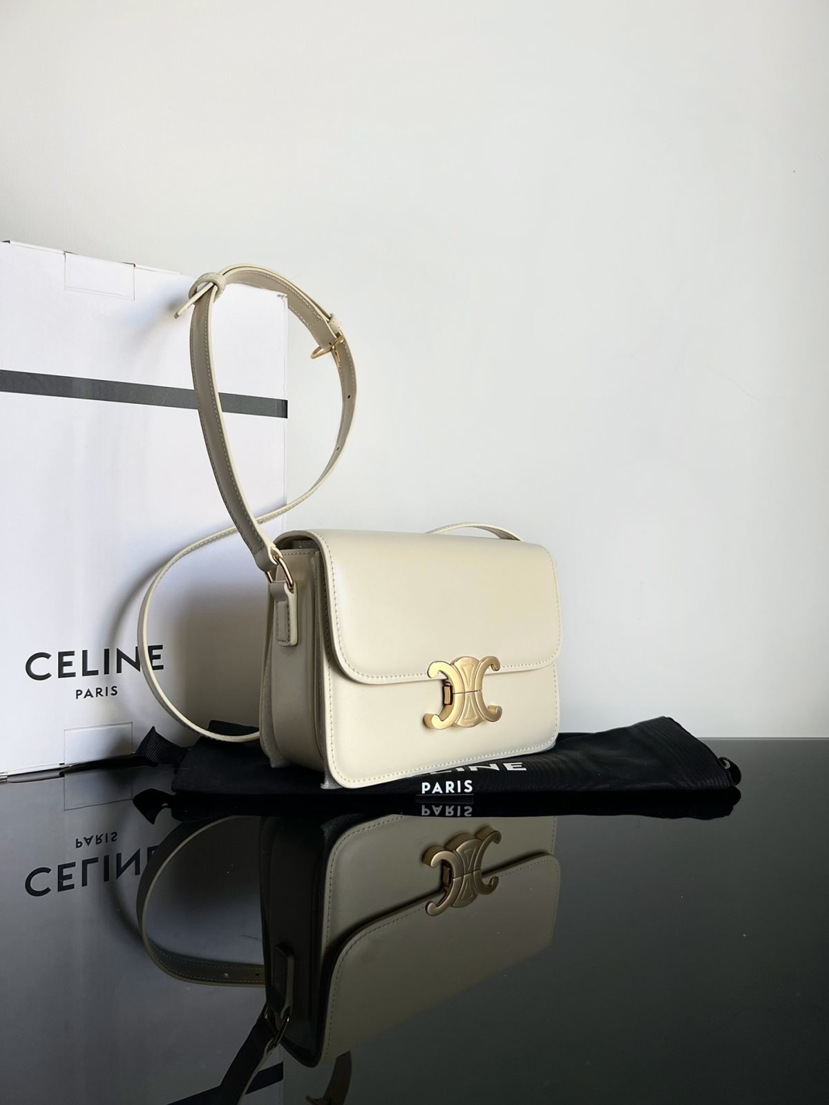 Celine Teen Triomphe Small Bag In Shiny Calfskin - Image 4