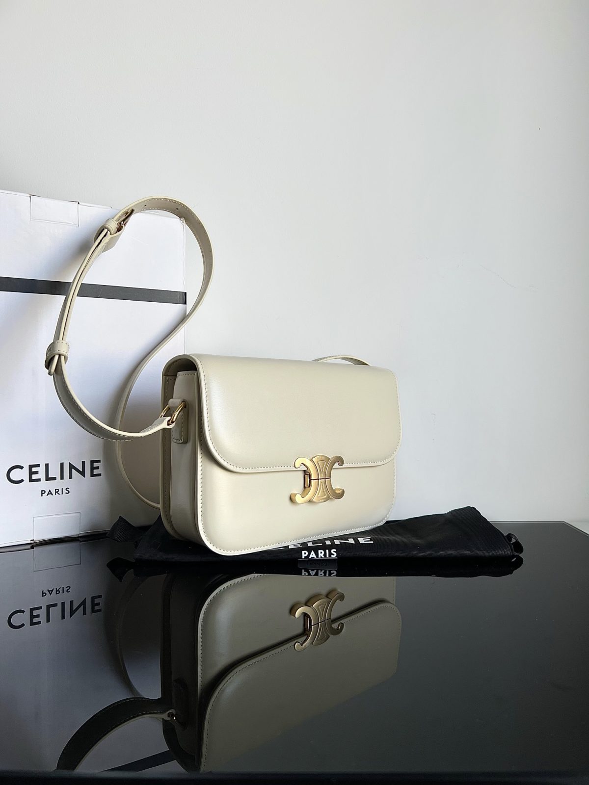 Celine Teen Triomphe Medium Bag In Shiny Calfskin - Image 2