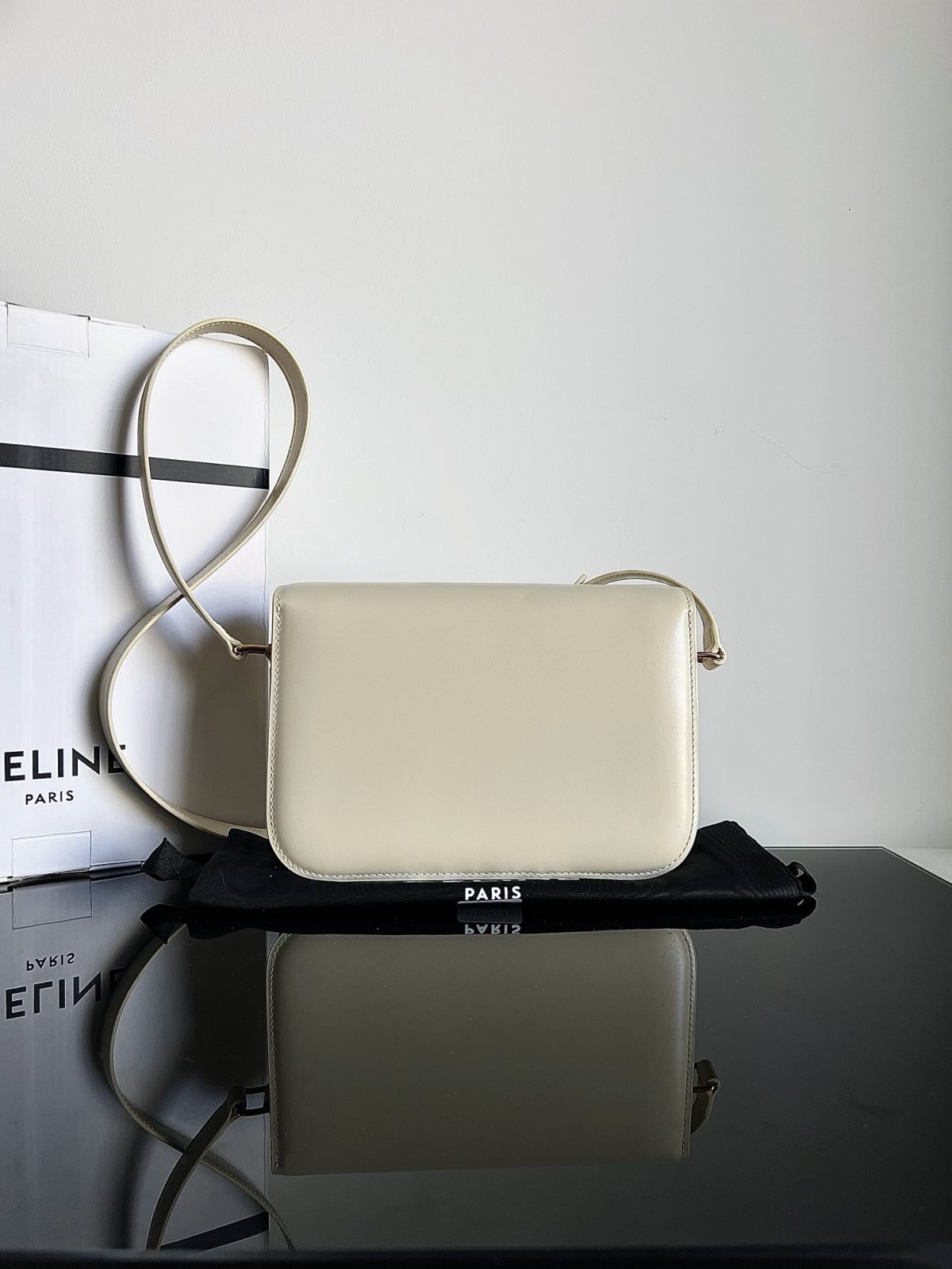 Celine Teen Triomphe Medium Bag In Shiny Calfskin - Image 3