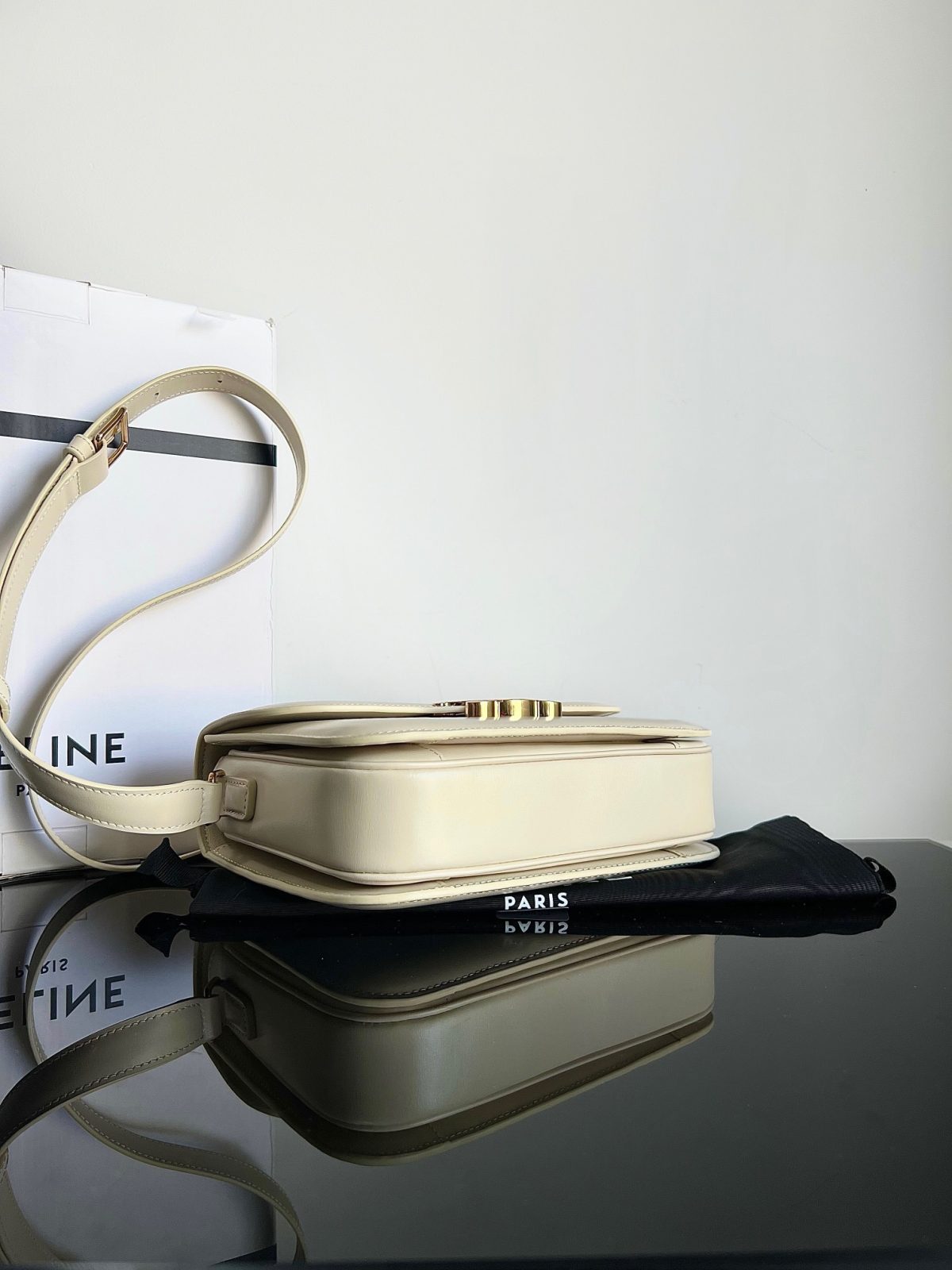 Celine Teen Triomphe Medium Bag In Shiny Calfskin - Image 4
