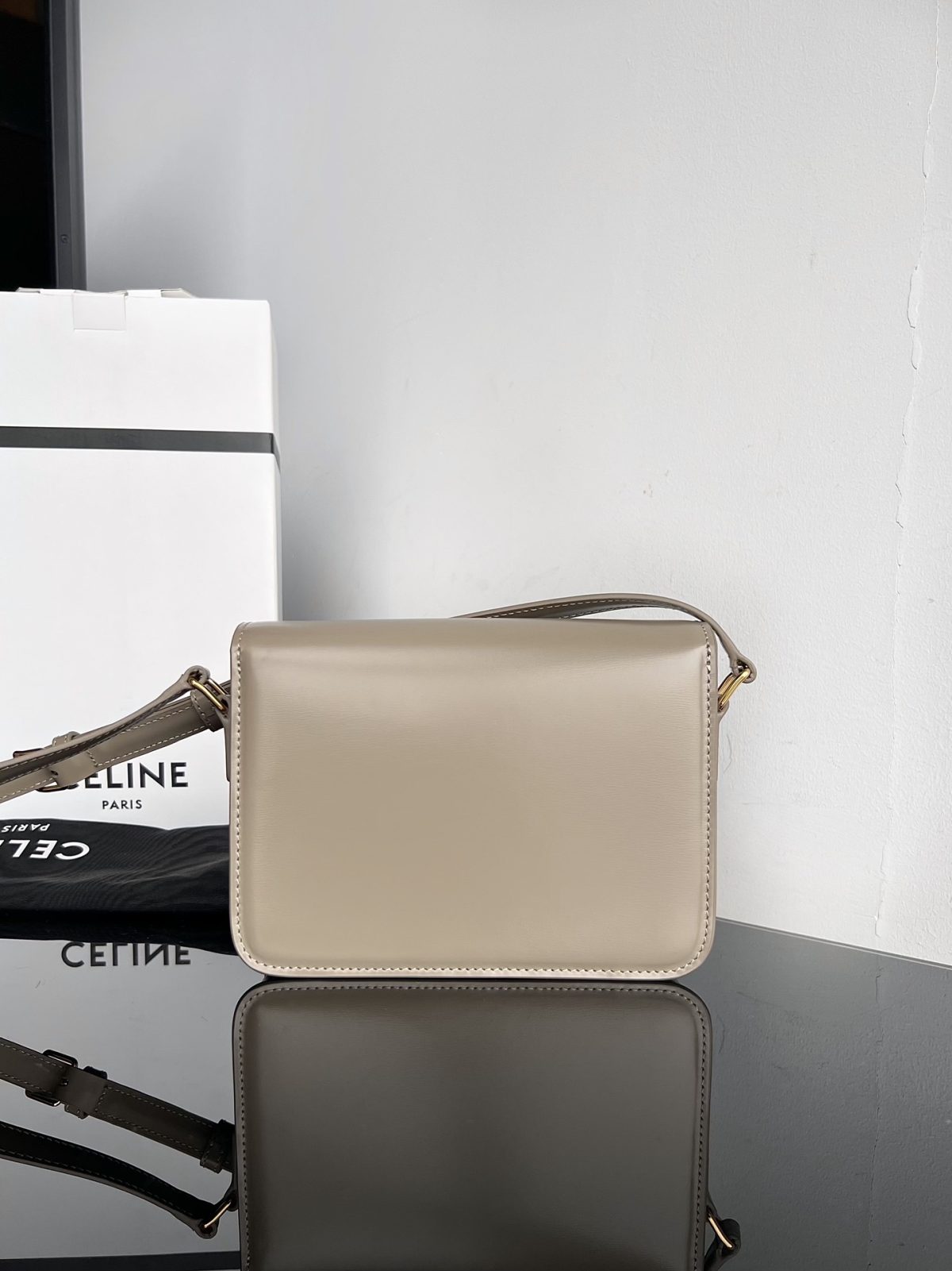 Celine Teen Triomphe Small Bag In Shiny Calfskin - Image 3