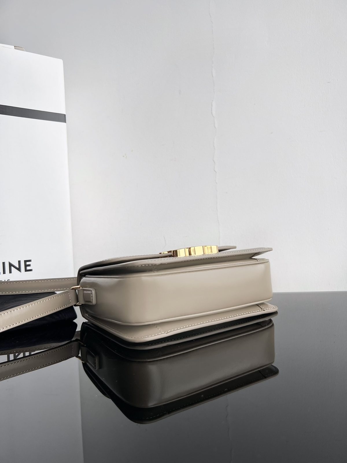 Celine Teen Triomphe Small Bag In Shiny Calfskin - Image 4