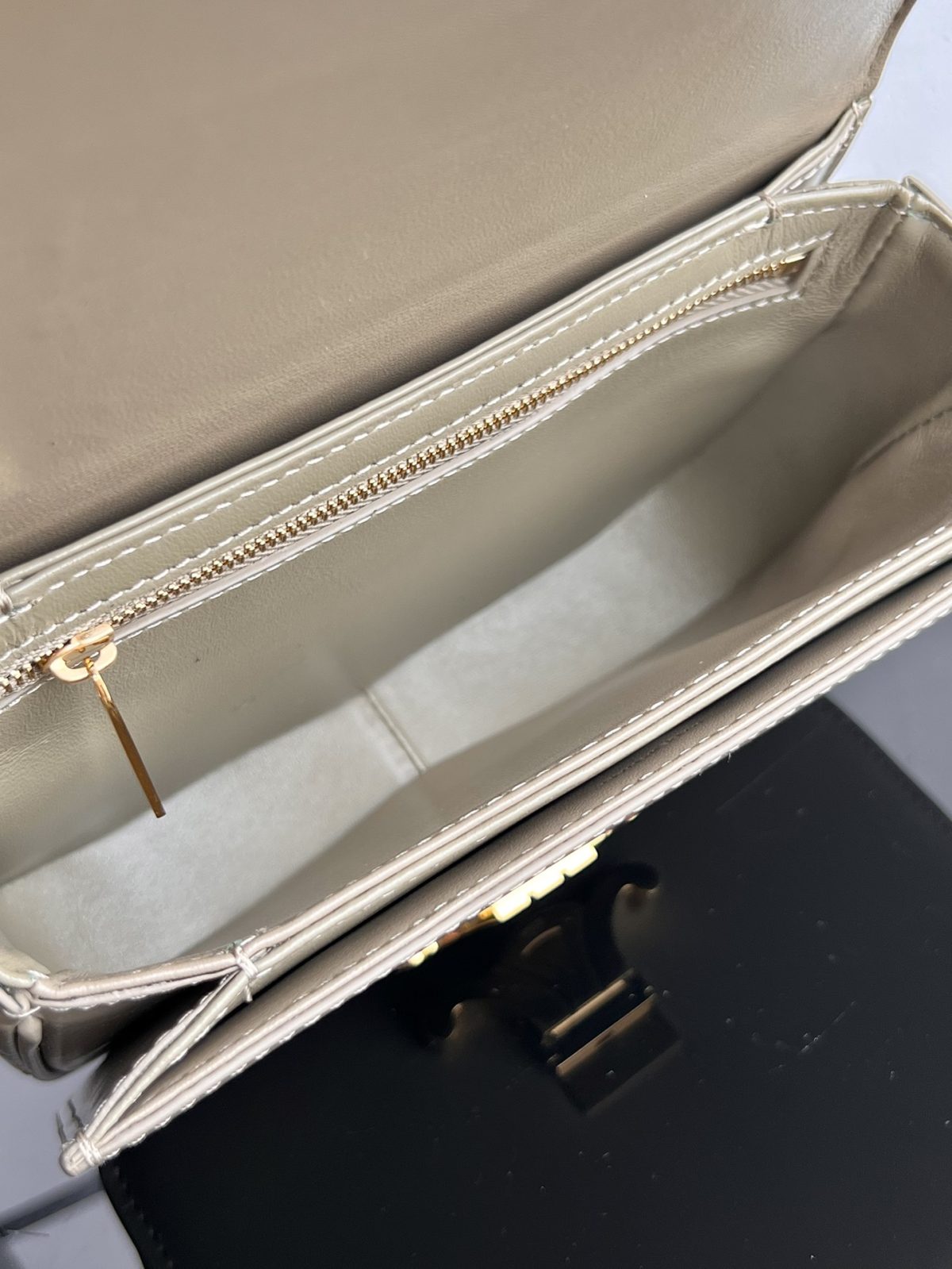 Celine Teen Triomphe Small Bag In Shiny Calfskin - Image 7