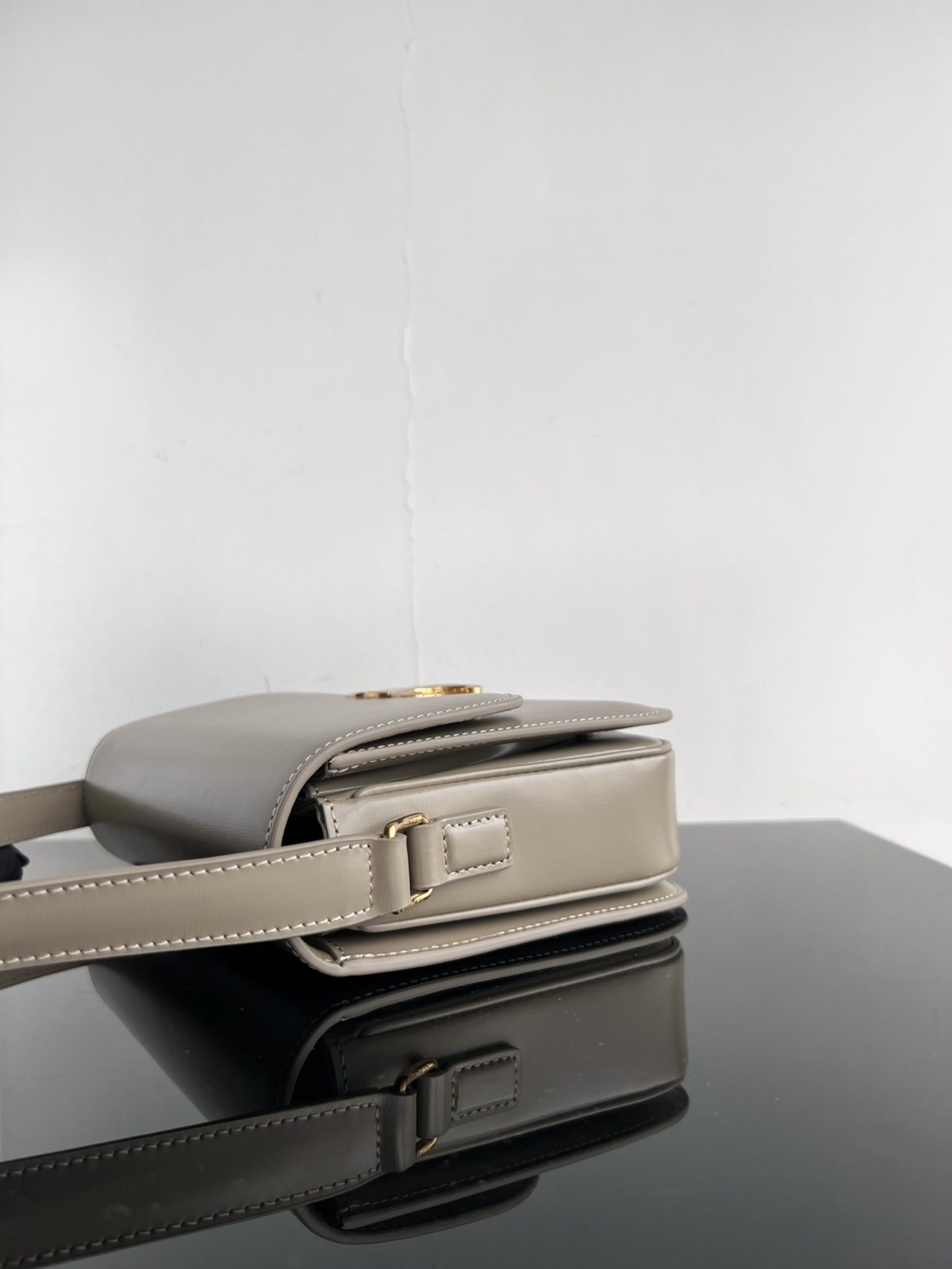 Celine Teen Triomphe Medium Bag In Shiny Calfskin - Image 4