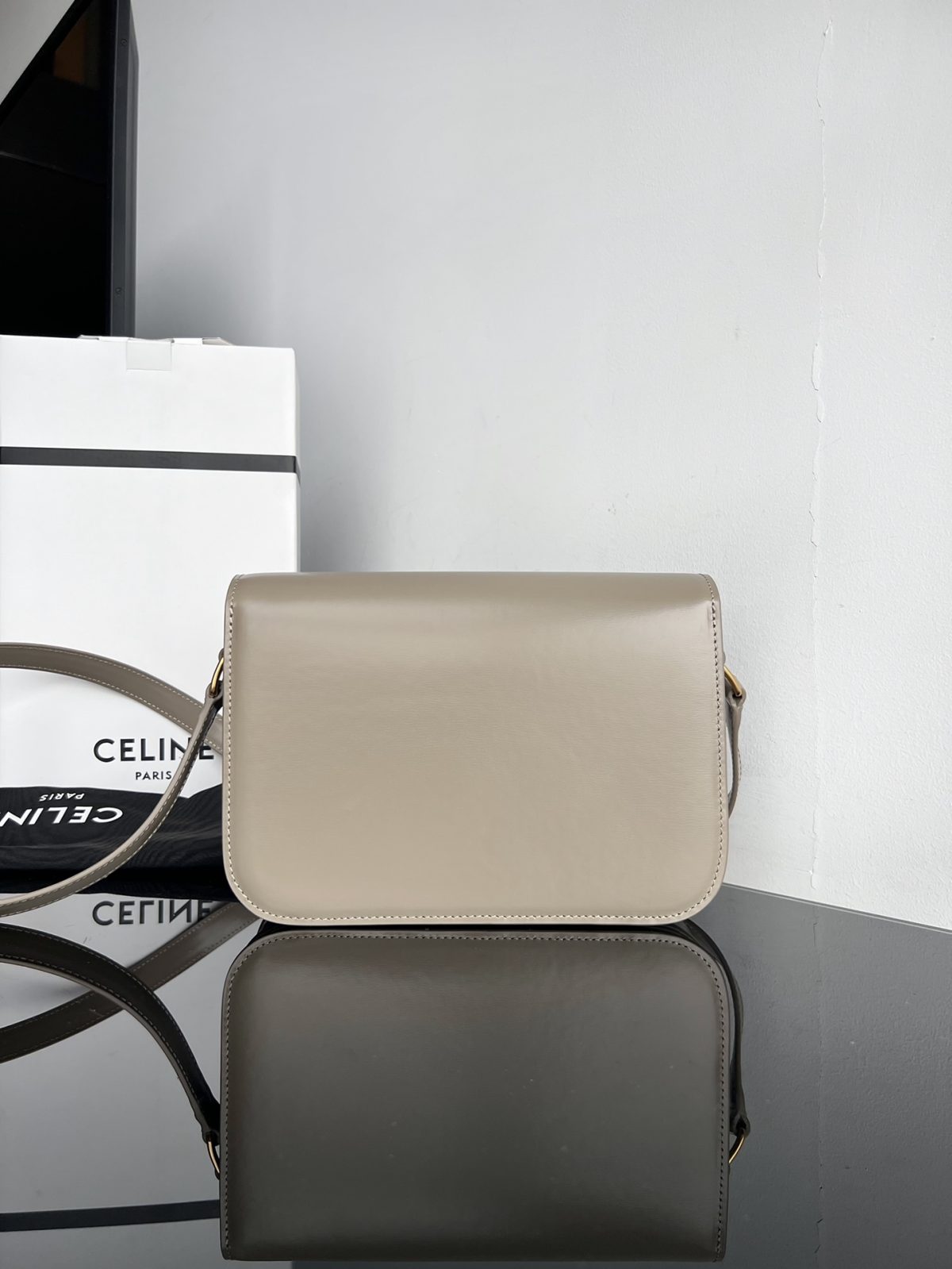 Celine Teen Triomphe Medium Bag In Shiny Calfskin - Image 3