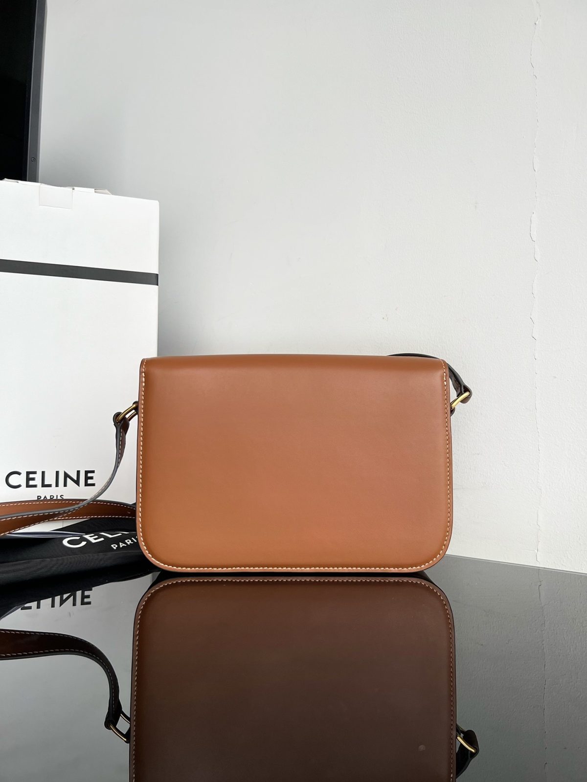Celine Teen Triomphe Medium Bag In Shiny Calfskin - Image 2