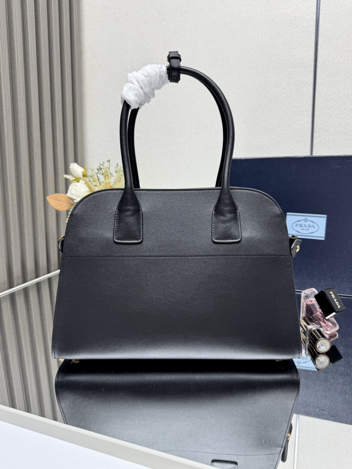 Prada Medium leather tote bag - Image 3