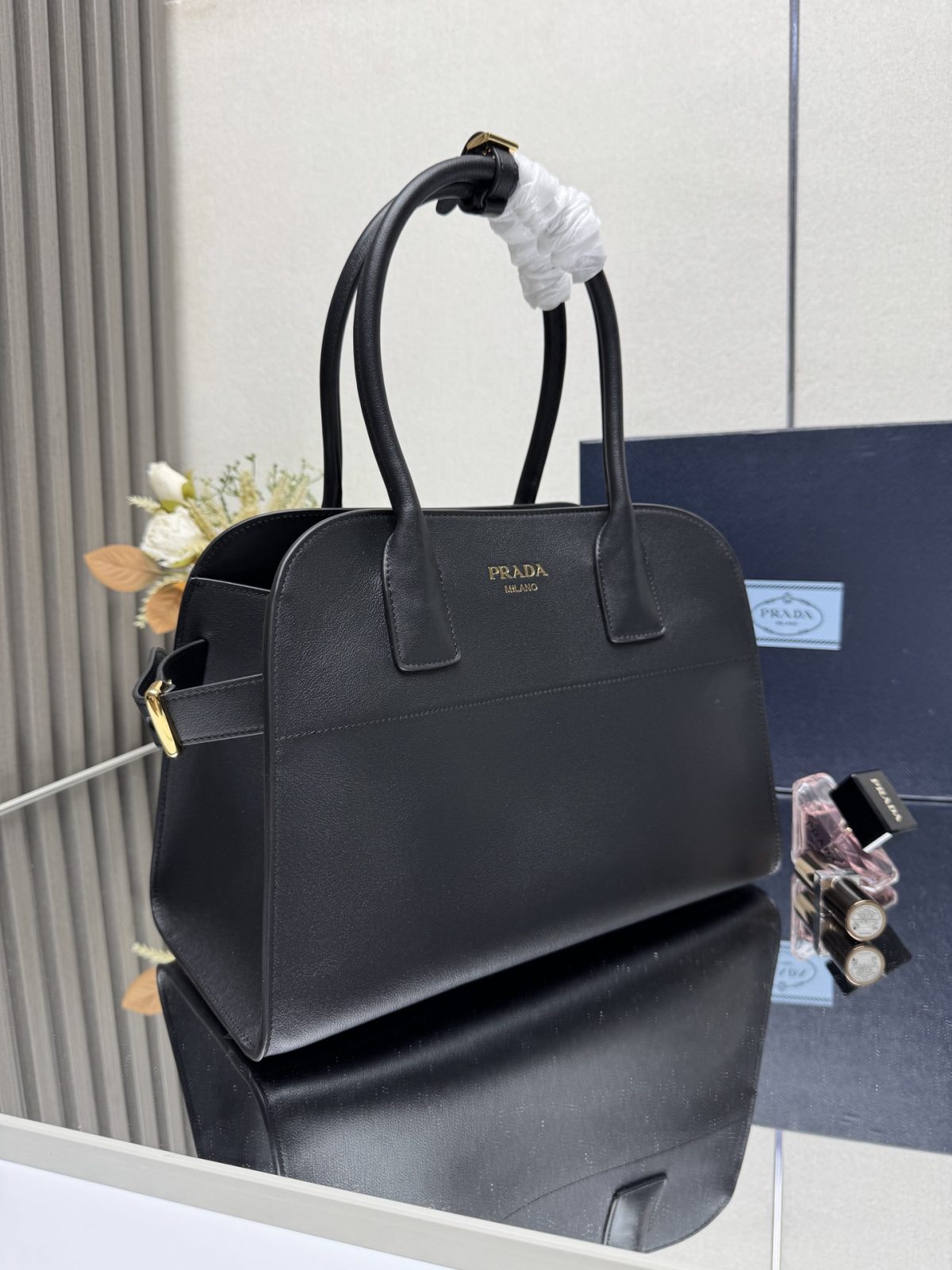 Prada Medium leather tote bag - Image 2