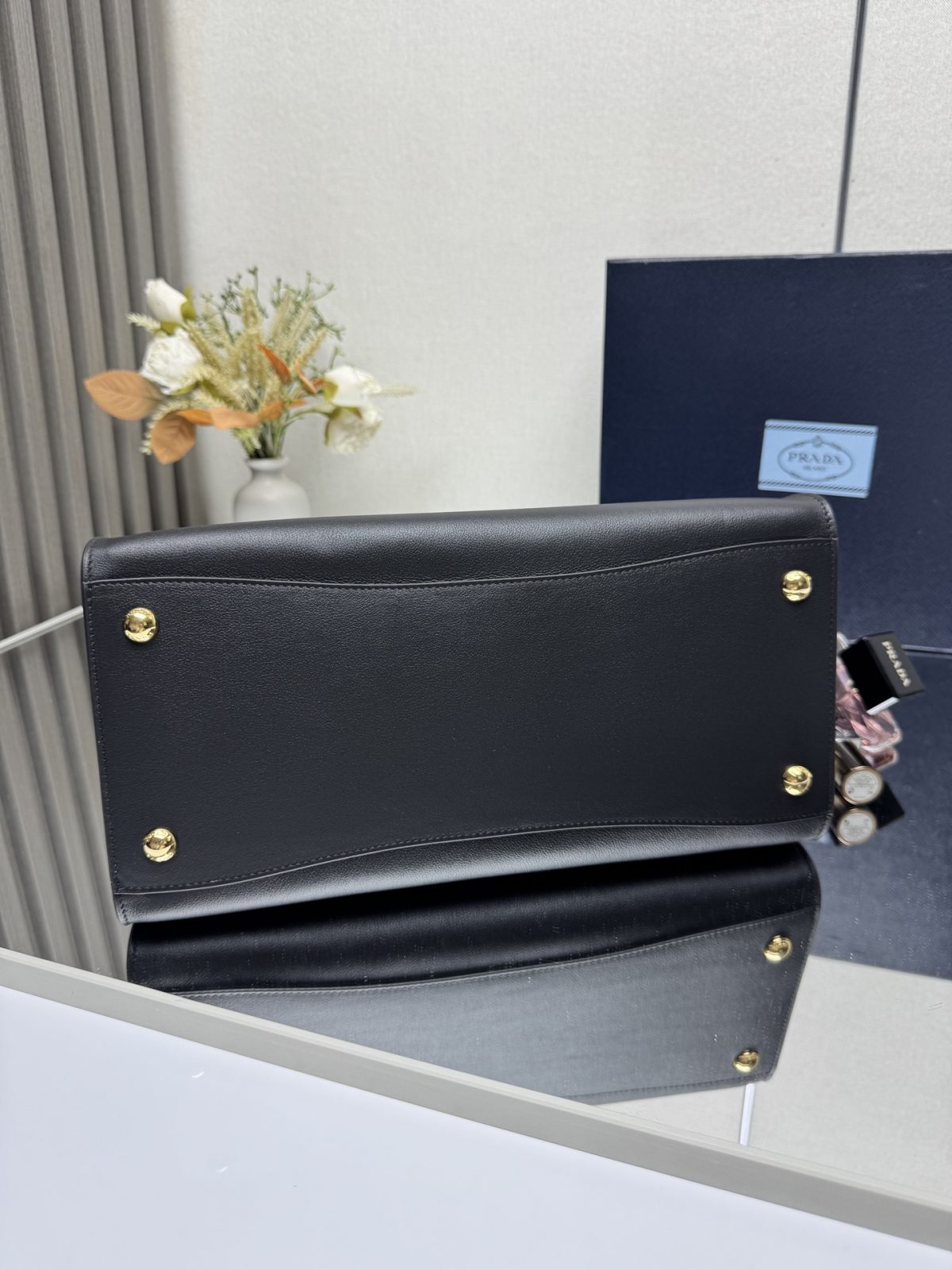 Prada Medium leather tote bag - Image 4