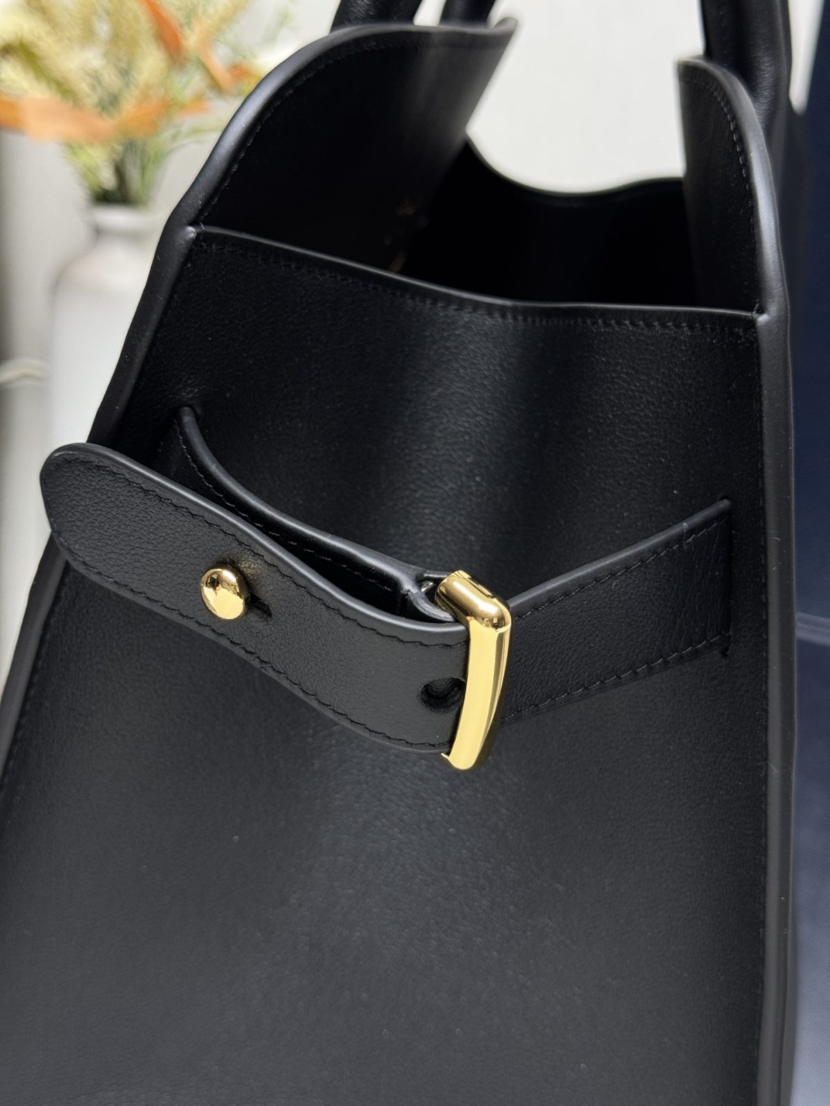 Prada Medium leather tote bag - Image 7