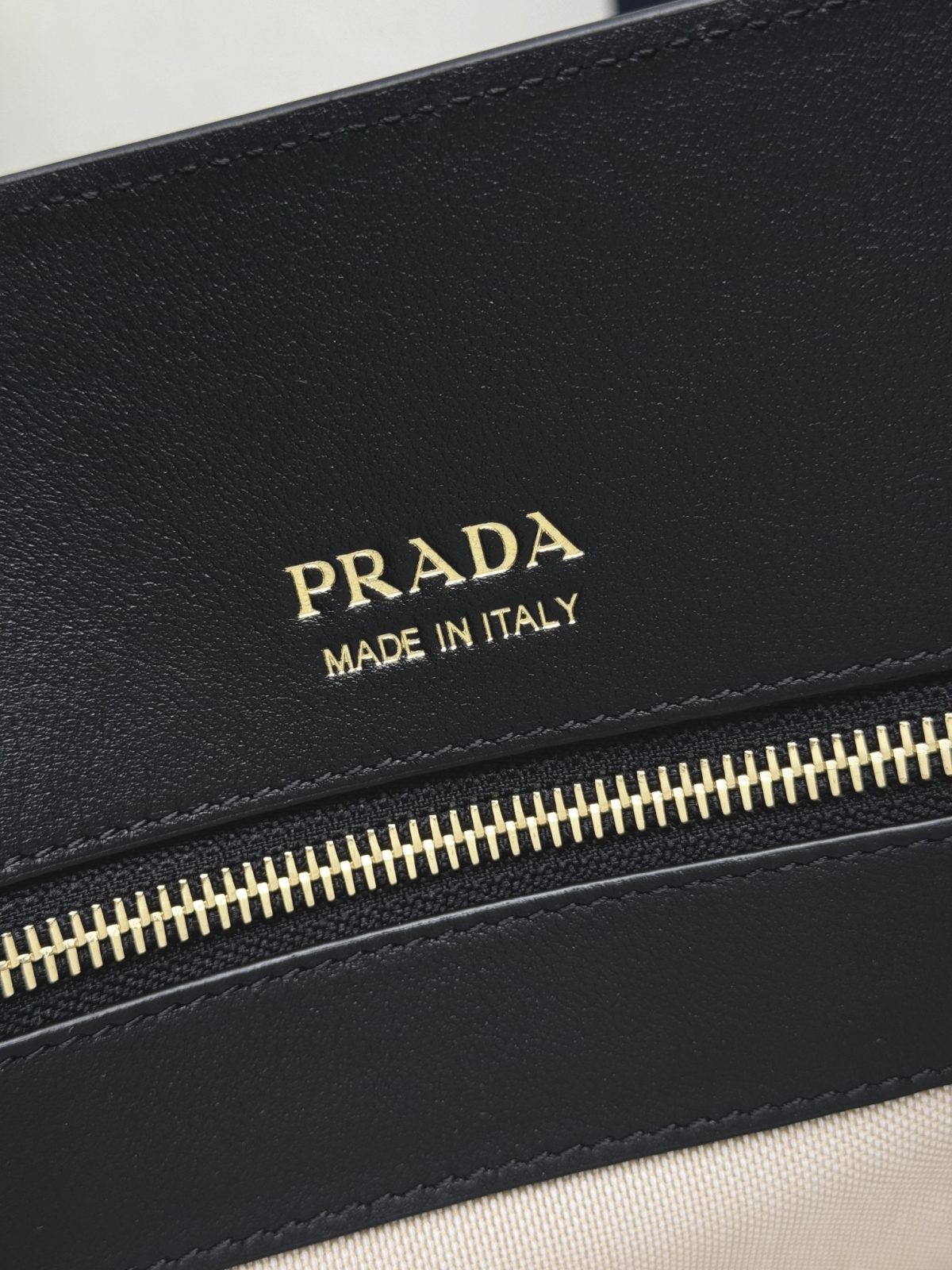 Prada Medium leather tote bag - Image 5