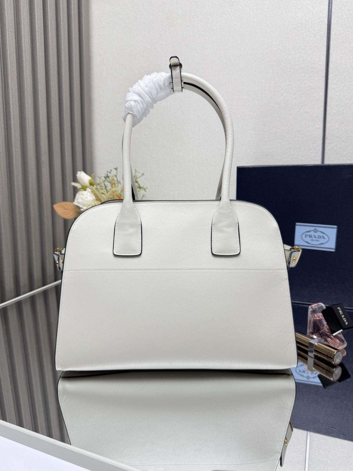 Prada Medium leather tote bag - Image 3
