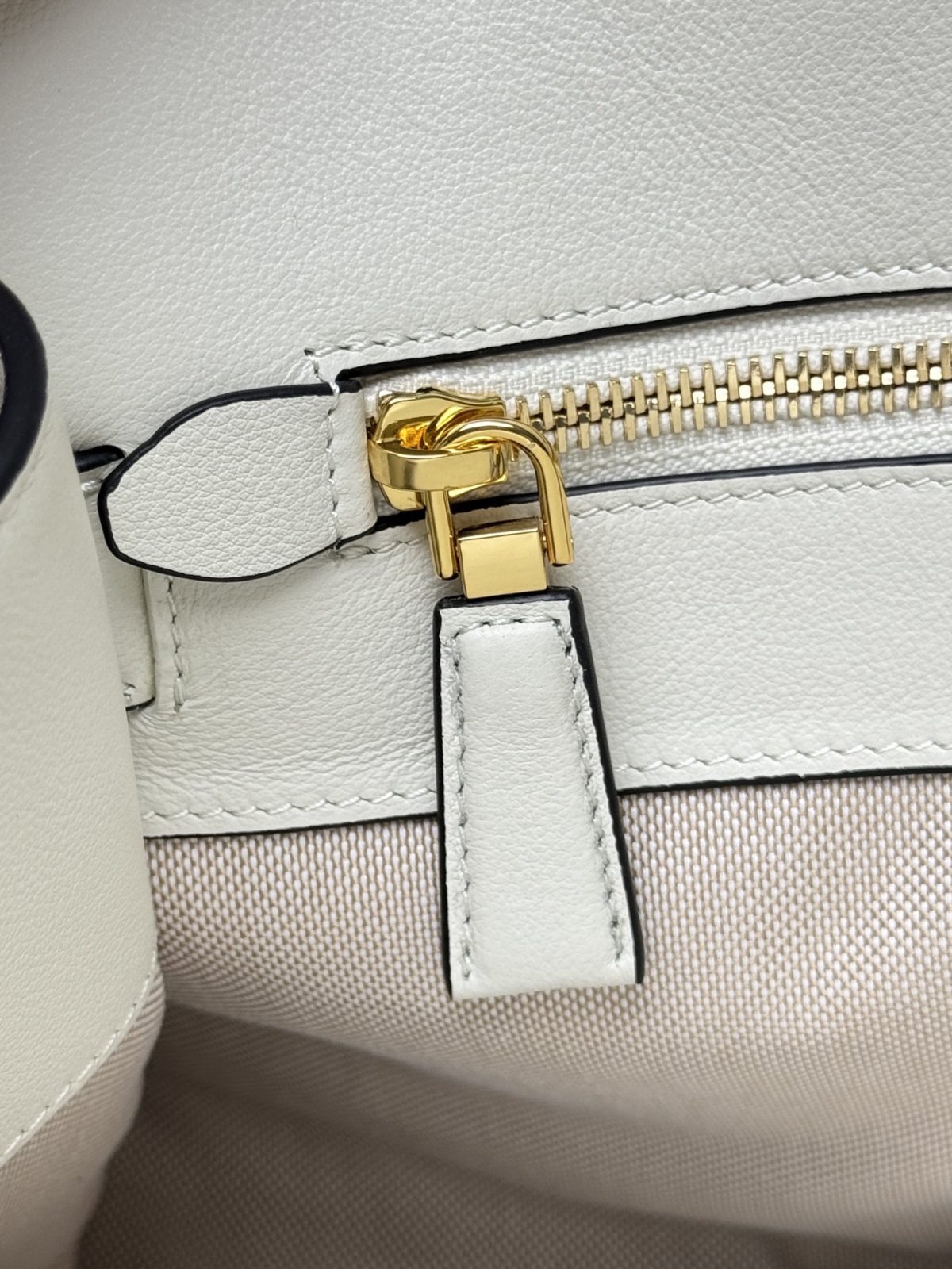 Prada Medium leather tote bag - Image 8