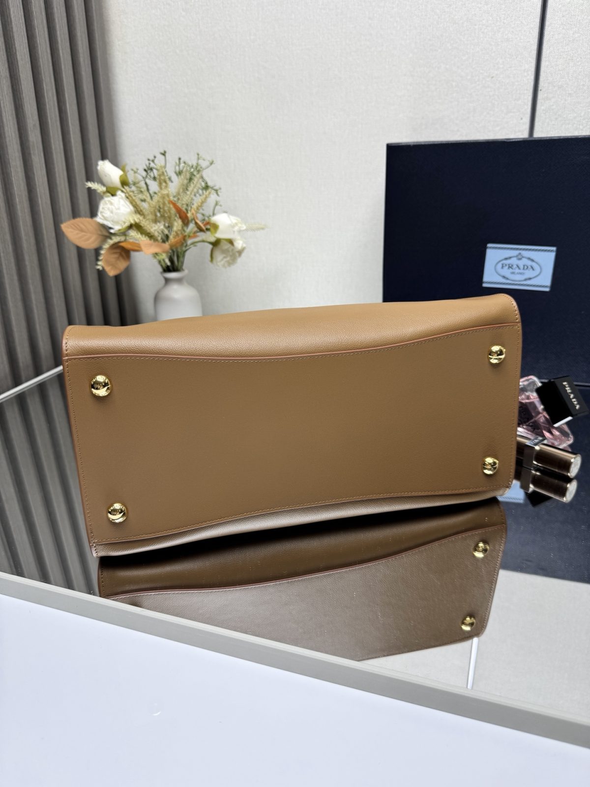 Prada Medium leather tote bag - Image 2