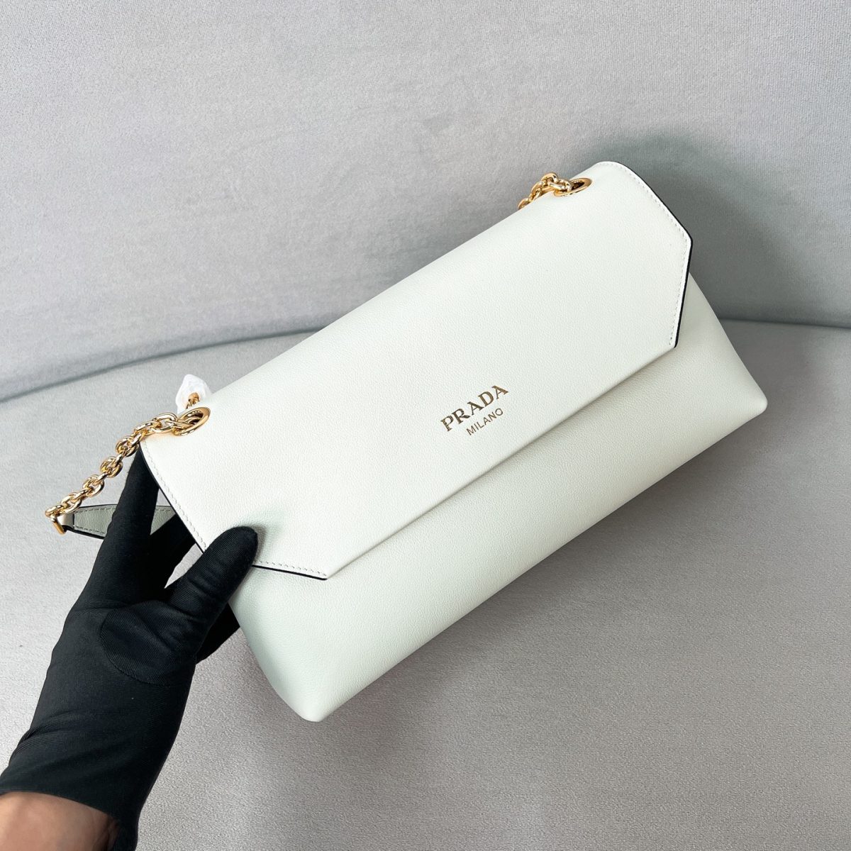 Prada Doux medium leather shoulder bag - Image 6
