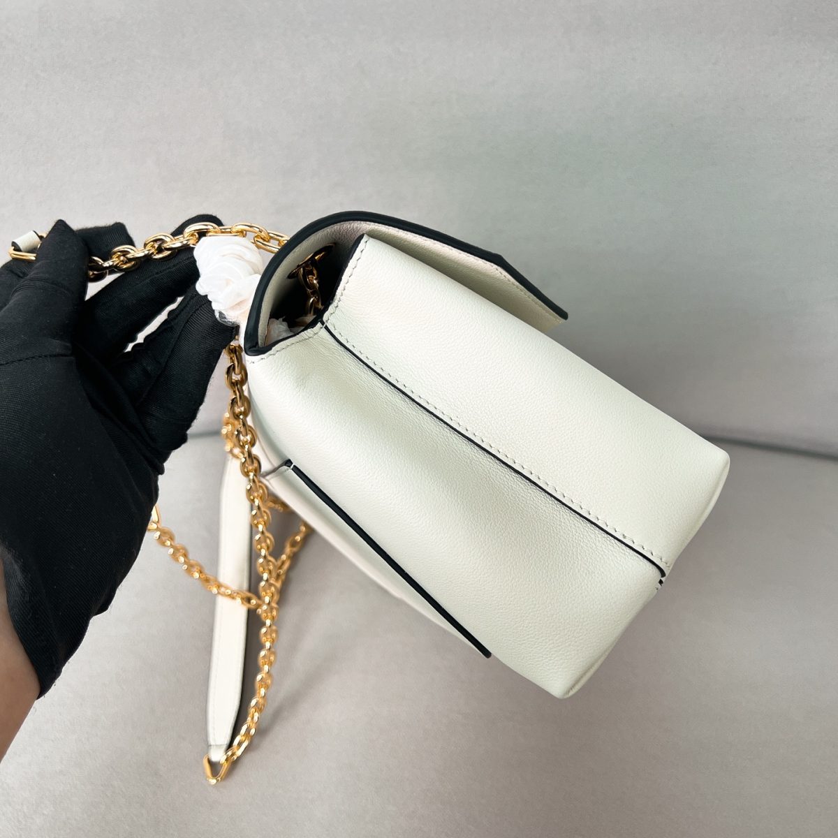 Prada Doux medium leather shoulder bag - Image 2
