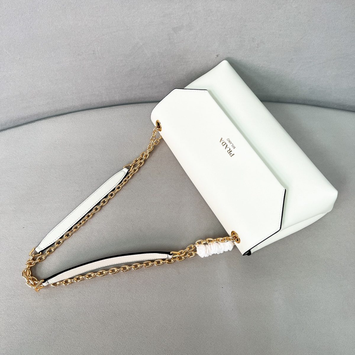 Prada Doux medium leather shoulder bag - Image 4