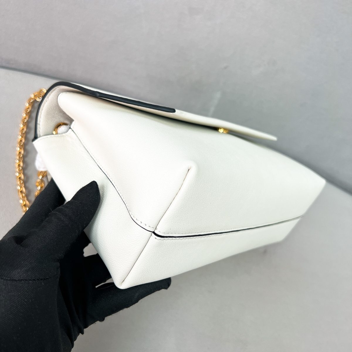 Prada Doux medium leather shoulder bag - Image 5
