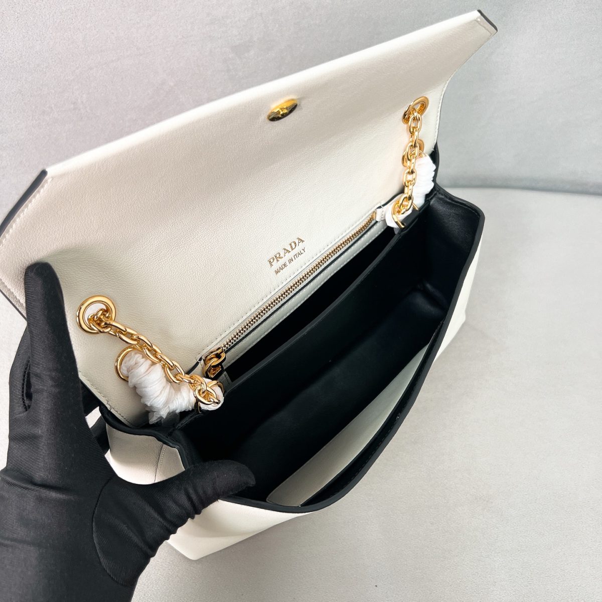Prada Doux medium leather shoulder bag - Image 7