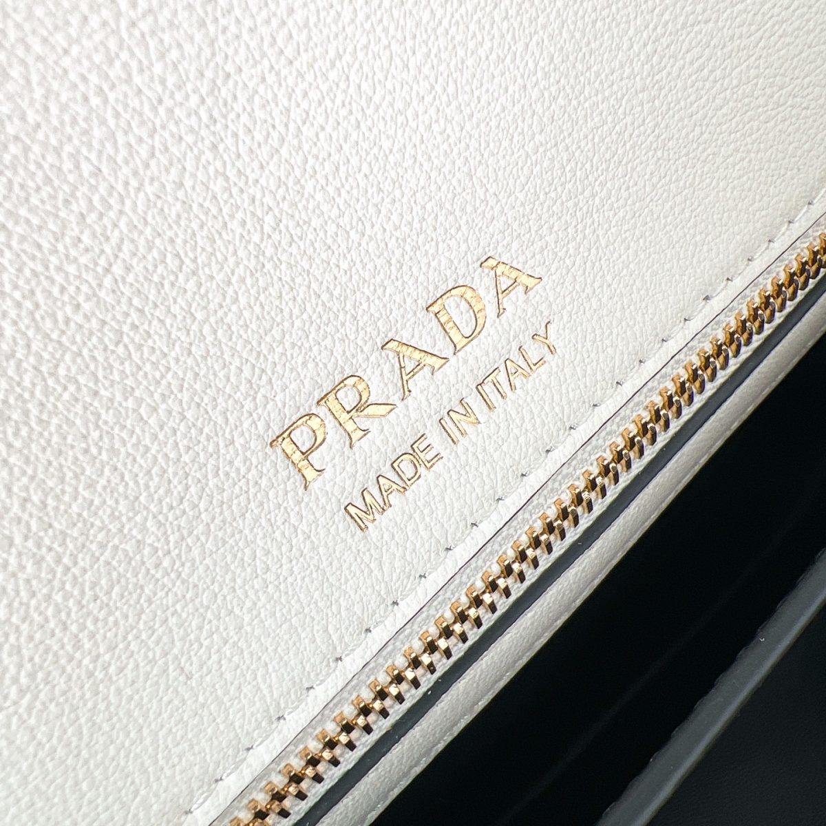 Prada Doux medium leather shoulder bag - Image 9