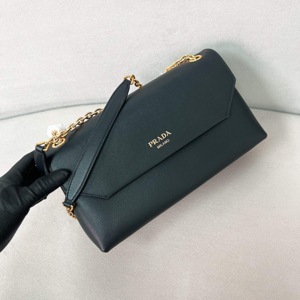 Prada Doux medium leather shoulder bag - Image 2