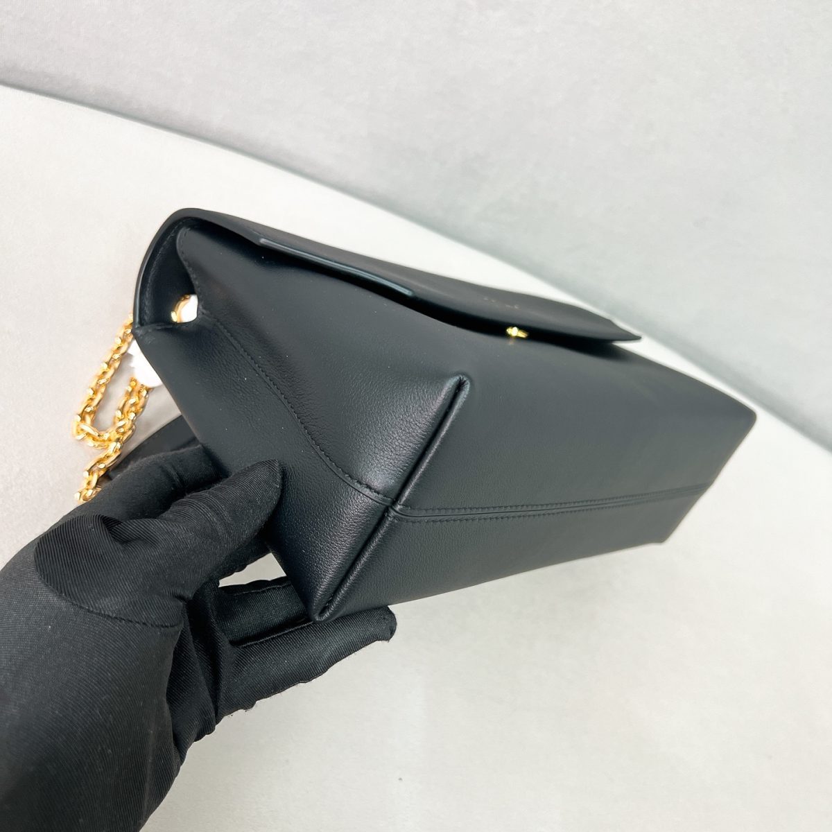 Prada Doux medium leather shoulder bag - Image 7