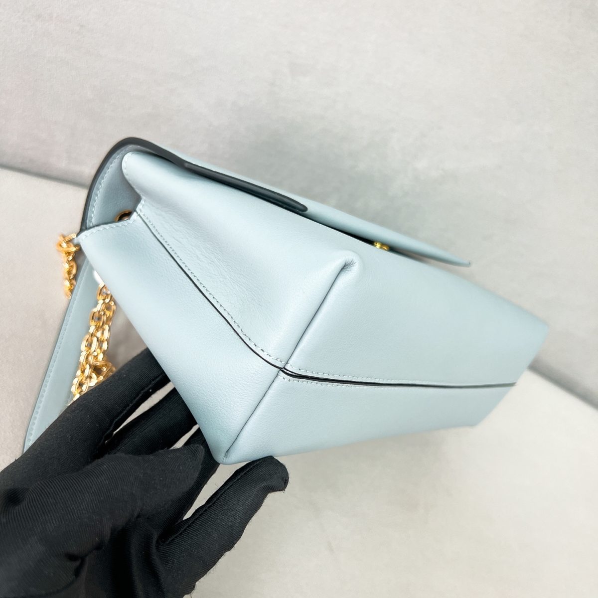Prada Doux medium leather shoulder bag - Image 6