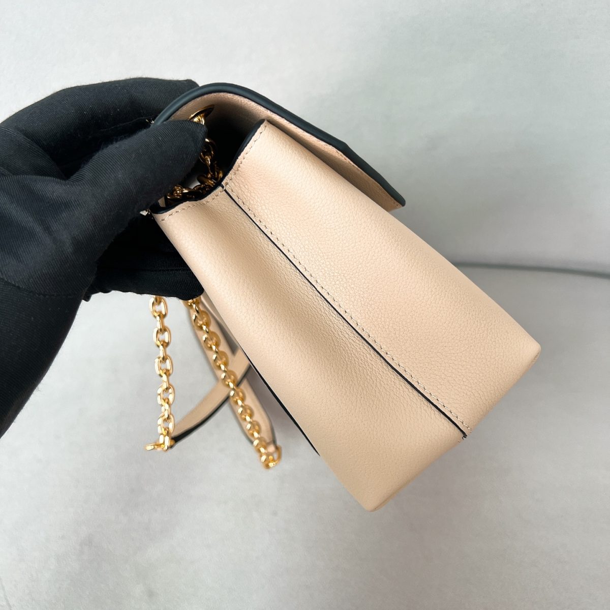 Prada Doux medium leather shoulder bag - Image 4