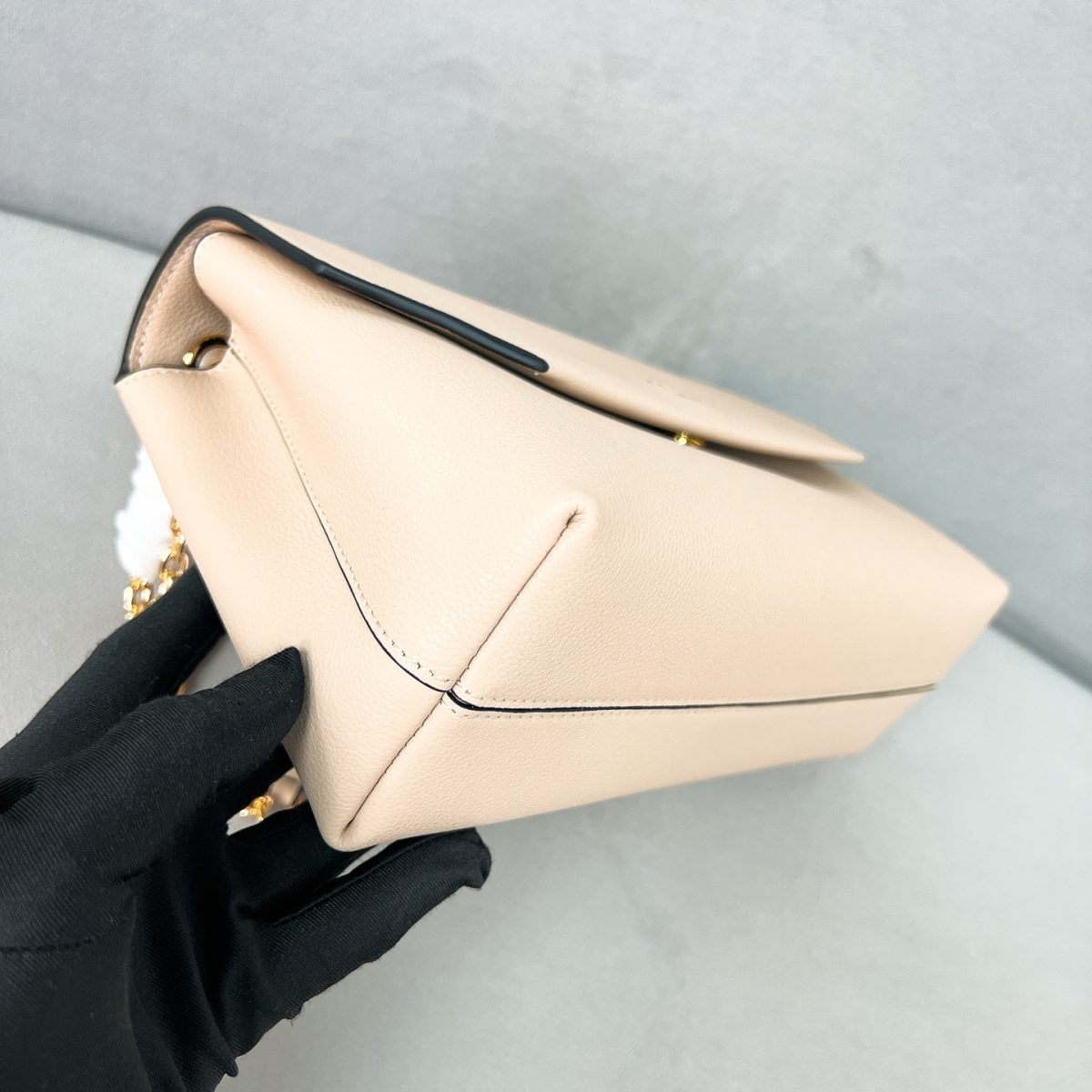 Prada Doux medium leather shoulder bag - Image 6