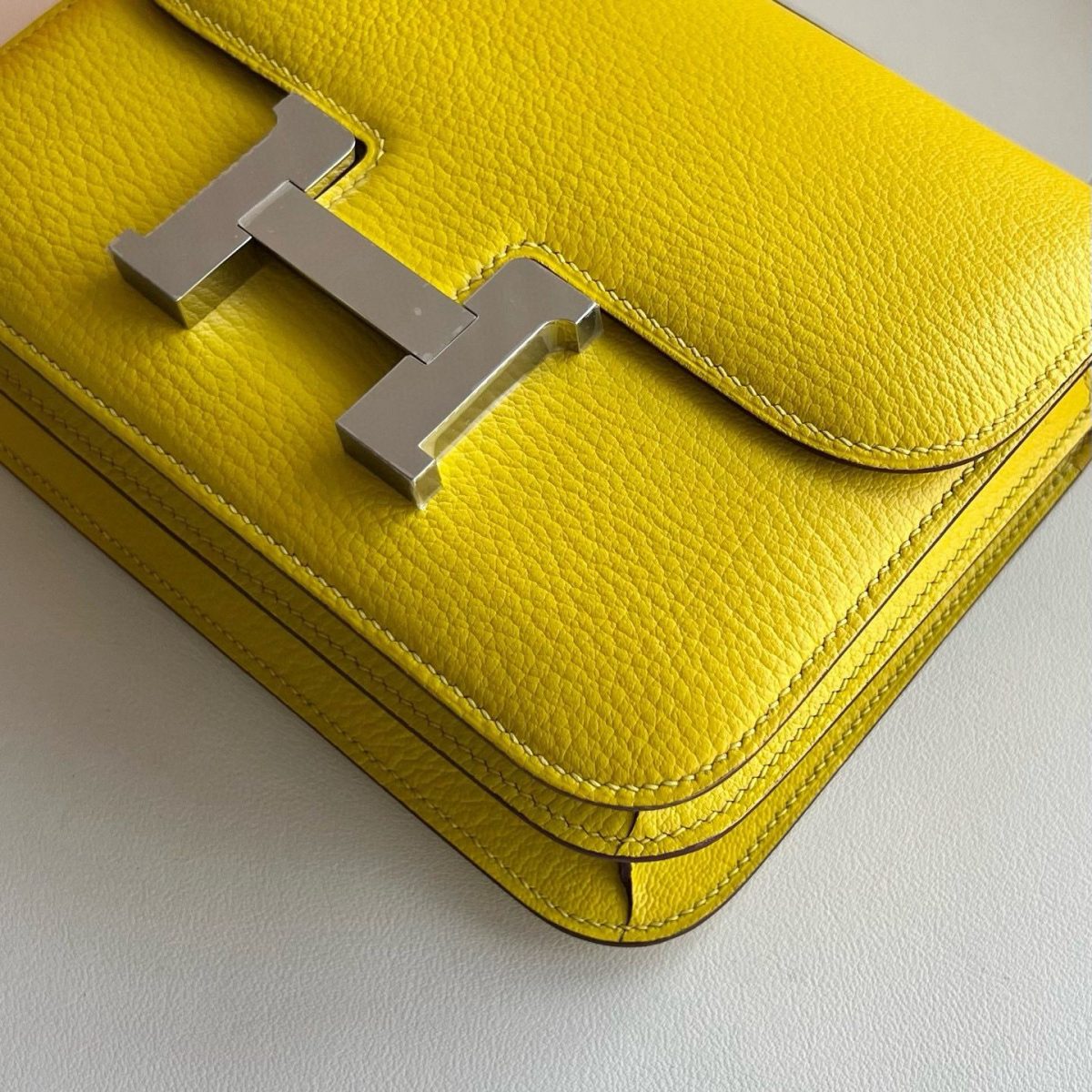 Hermes Constance 18 Handmade Bag in Jaune Naples Chevre Mysore Leather - Image 3
