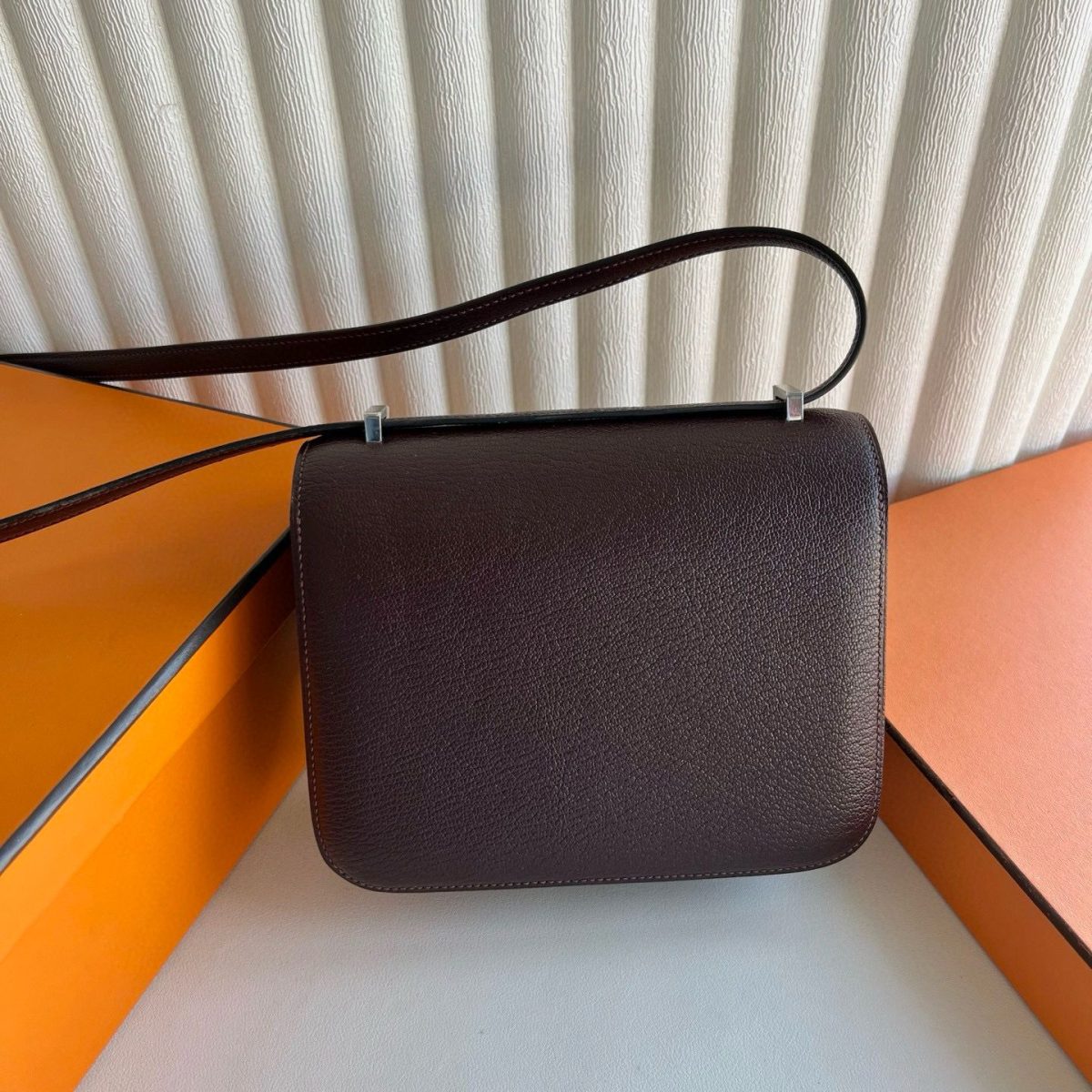 Hermes Constance 18 Handmade Bag in Rouge H Chevre Mysore Leather - Image 4