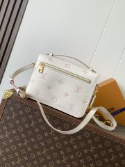 LV Pochette Metis Bag - Image 3