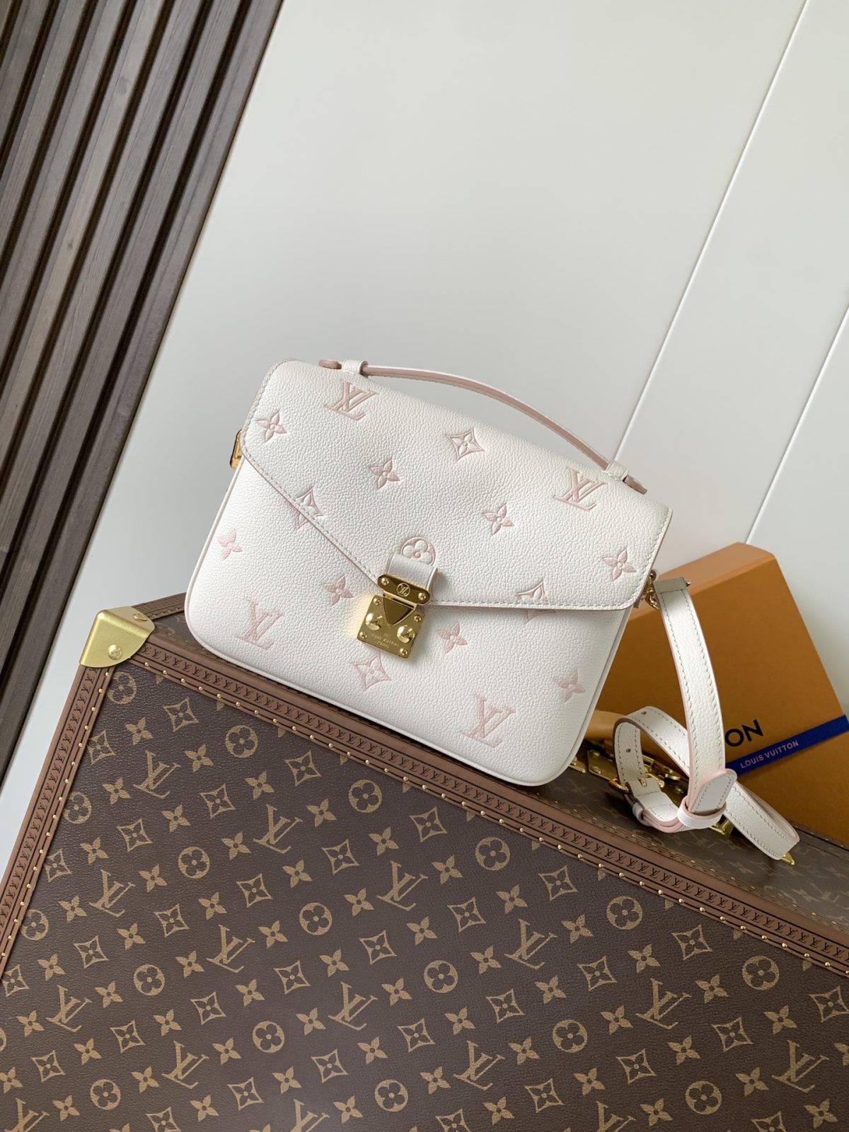 LV Pochette Metis Bag - Image 1