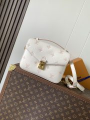 LV Pochette Metis Bag