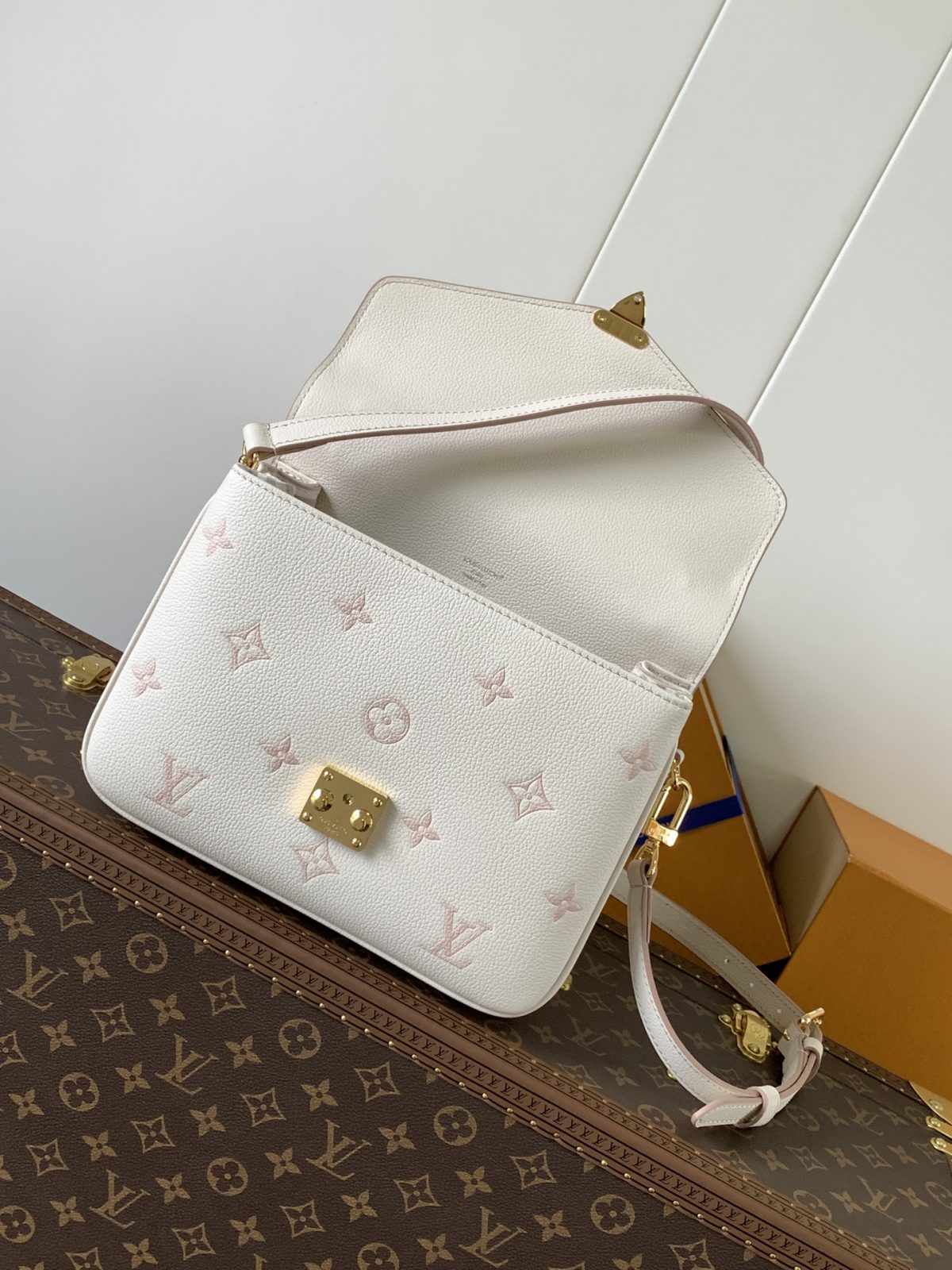 LV Pochette Metis Bag - Image 7