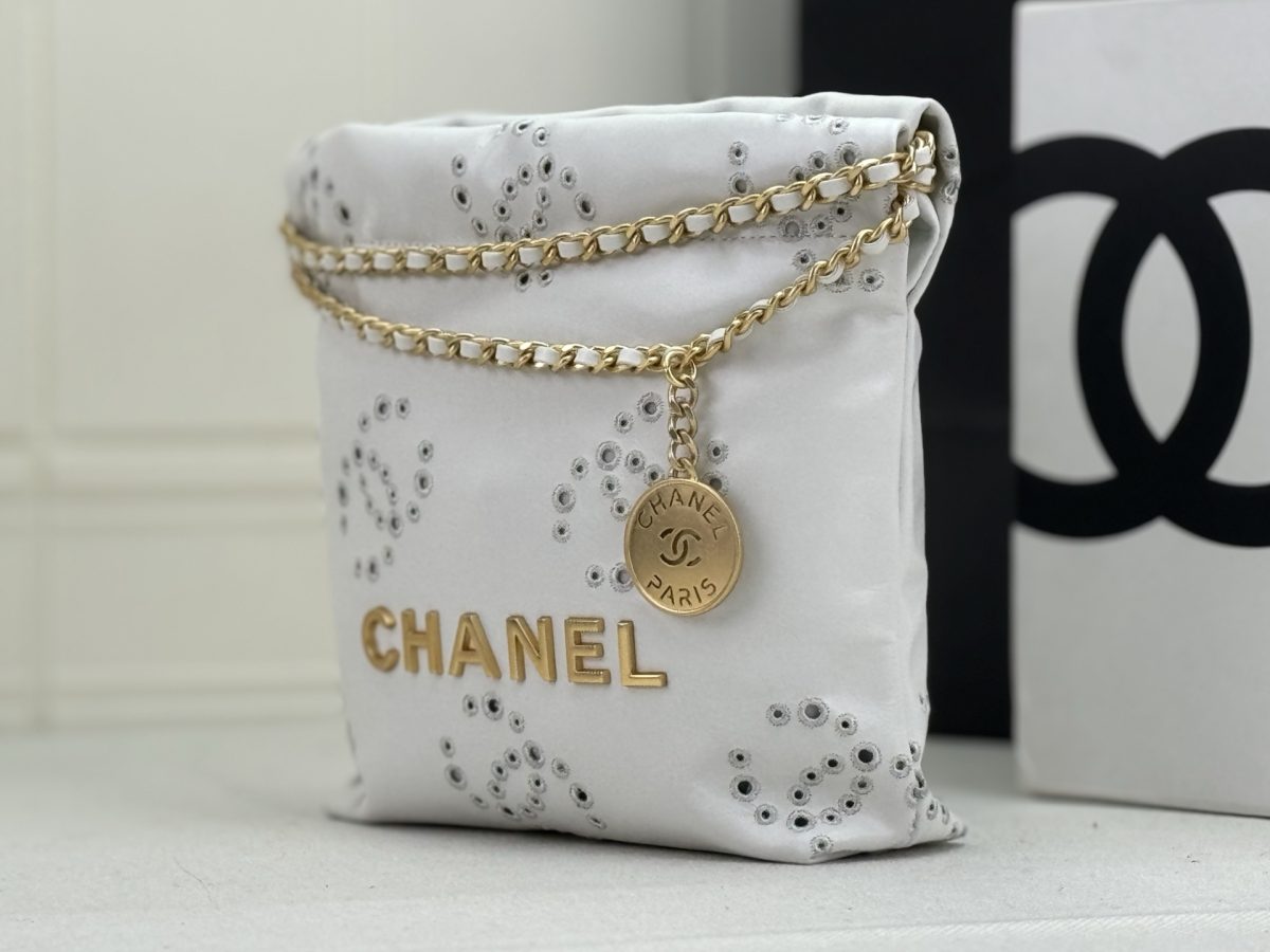 Chanel Mini 22bag - Image 3