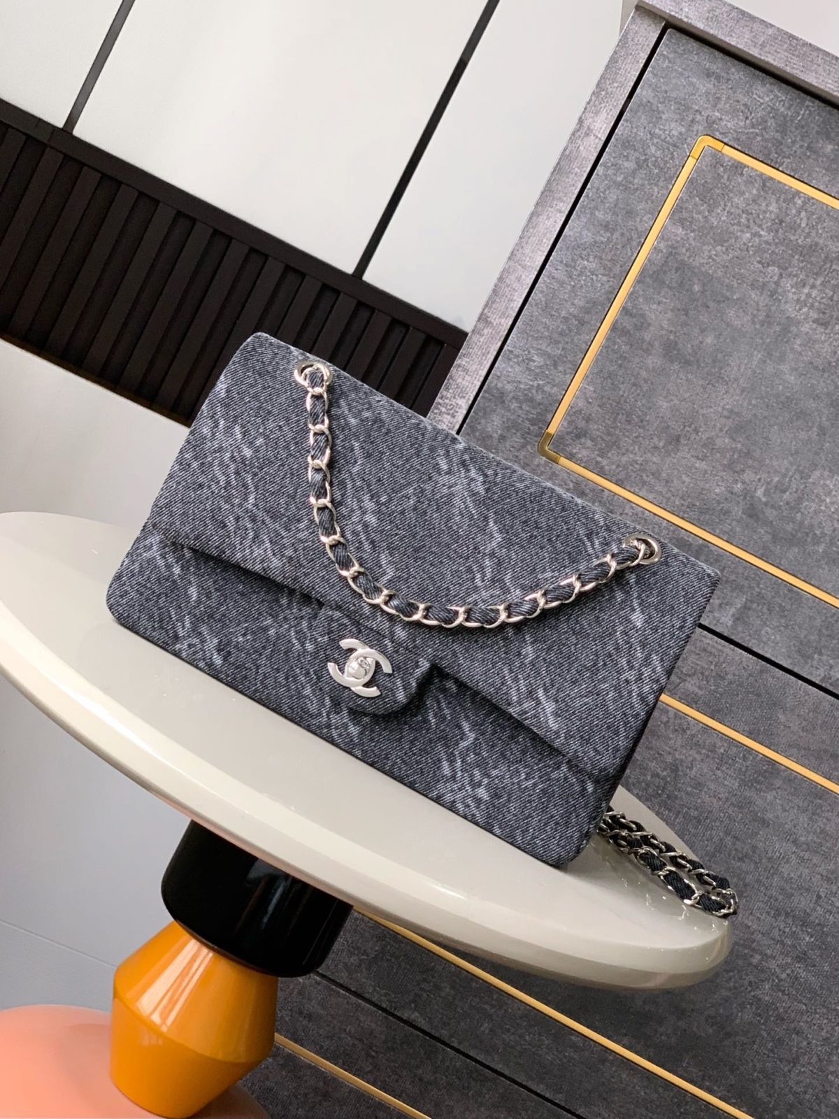 Chanel Classic Flap Chain Bag - Image 1