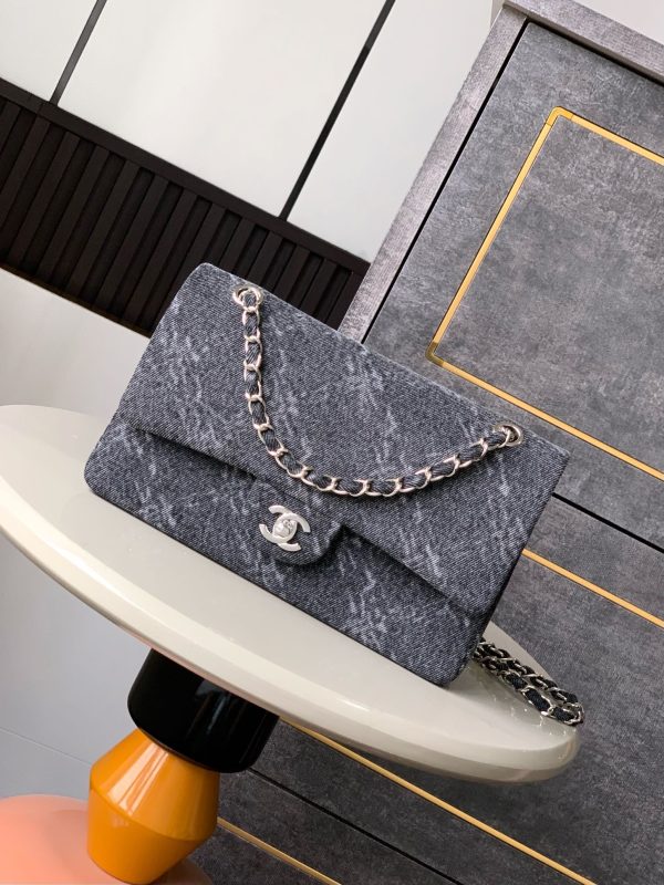 Chanel Classic Flap Chain Bag