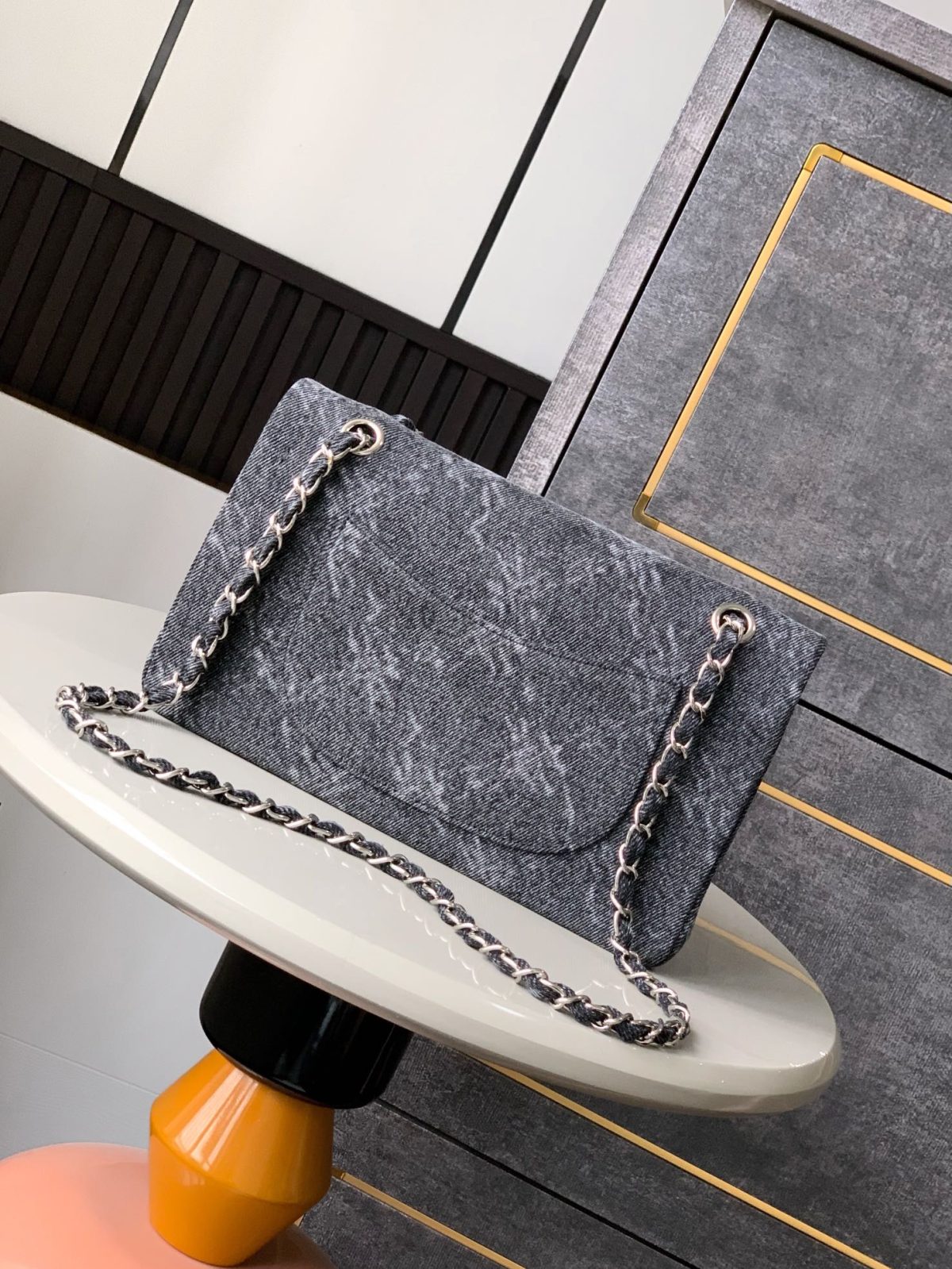 Chanel Classic Flap Chain Bag - Image 2