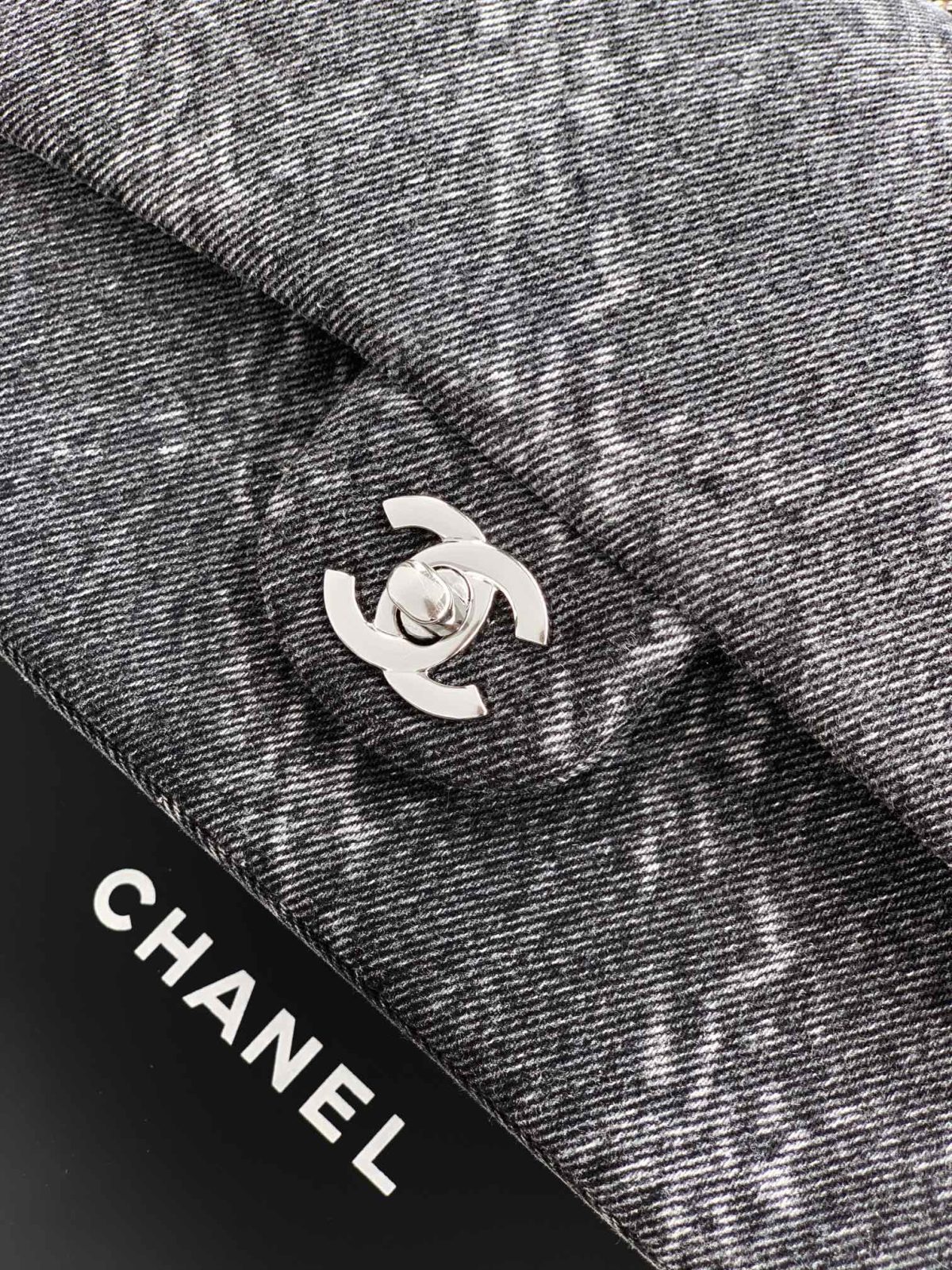 Chanel Classic Flap Chain Bag - Image 6