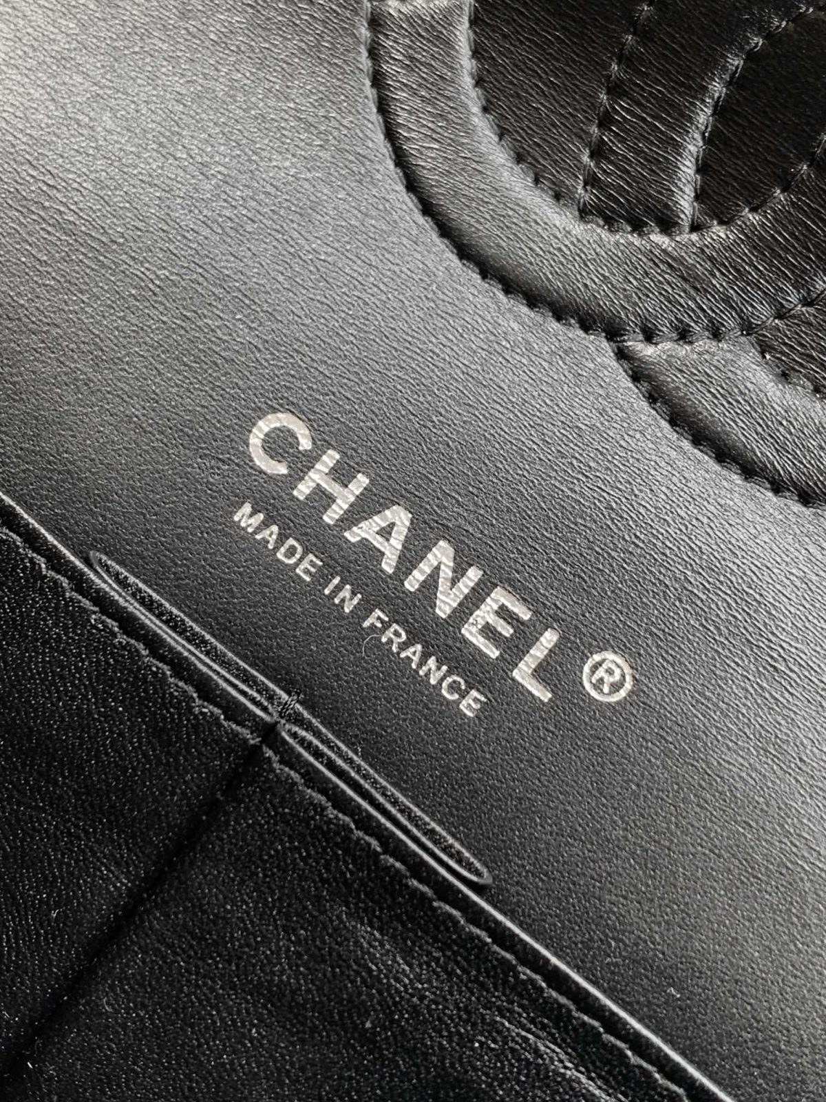 Chanel Classic Flap Chain Bag - Image 9